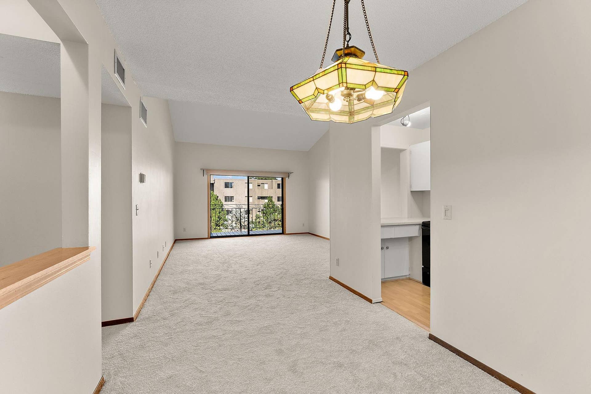 4100 Parklawn Avenue, #318, Edina, MN 55435 Living / Dining Area