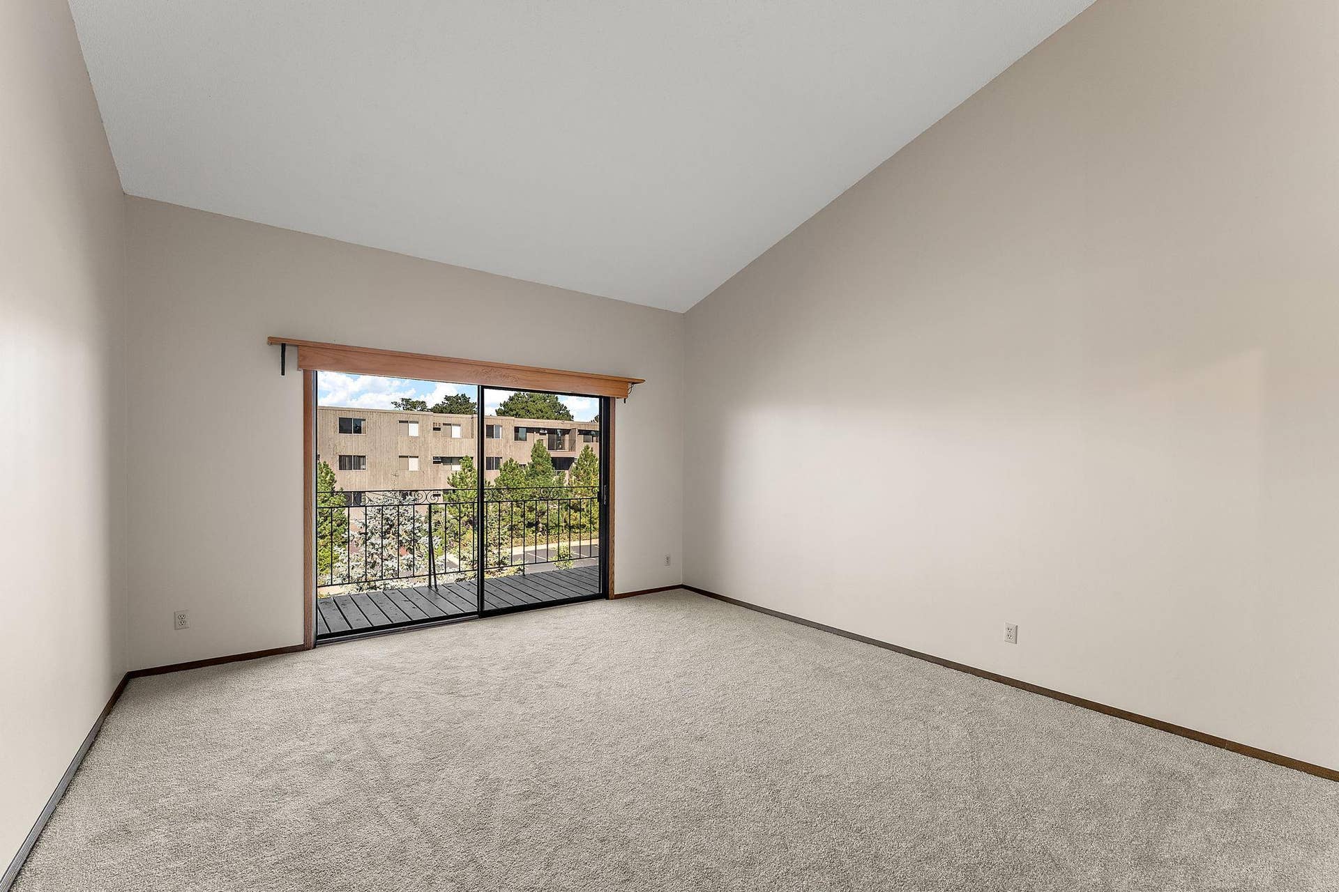 4100 Parklawn Avenue, #318, Edina, MN 55435 Living Room w/Private Deck