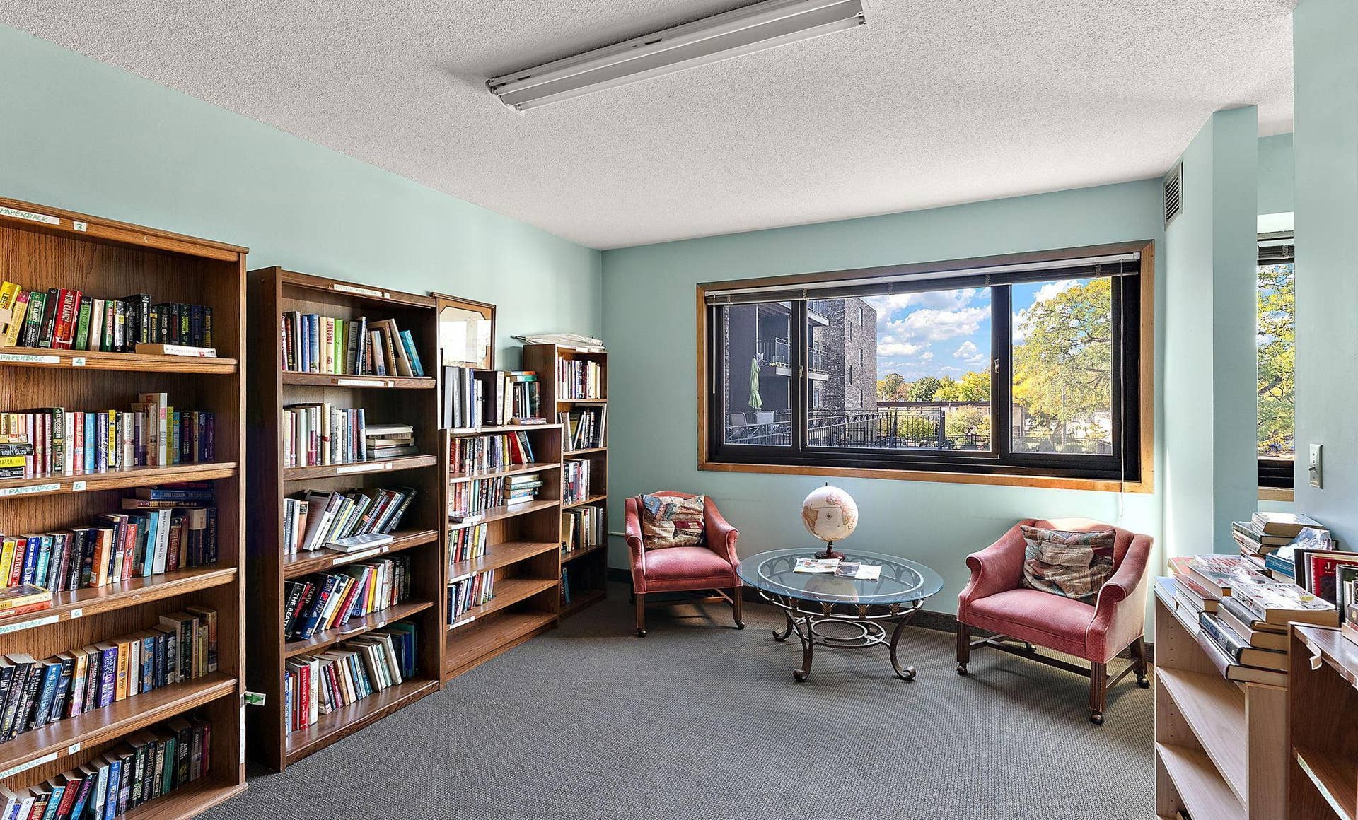 4100 Parklawn Avenue, #318, Edina, MN 55435 Library