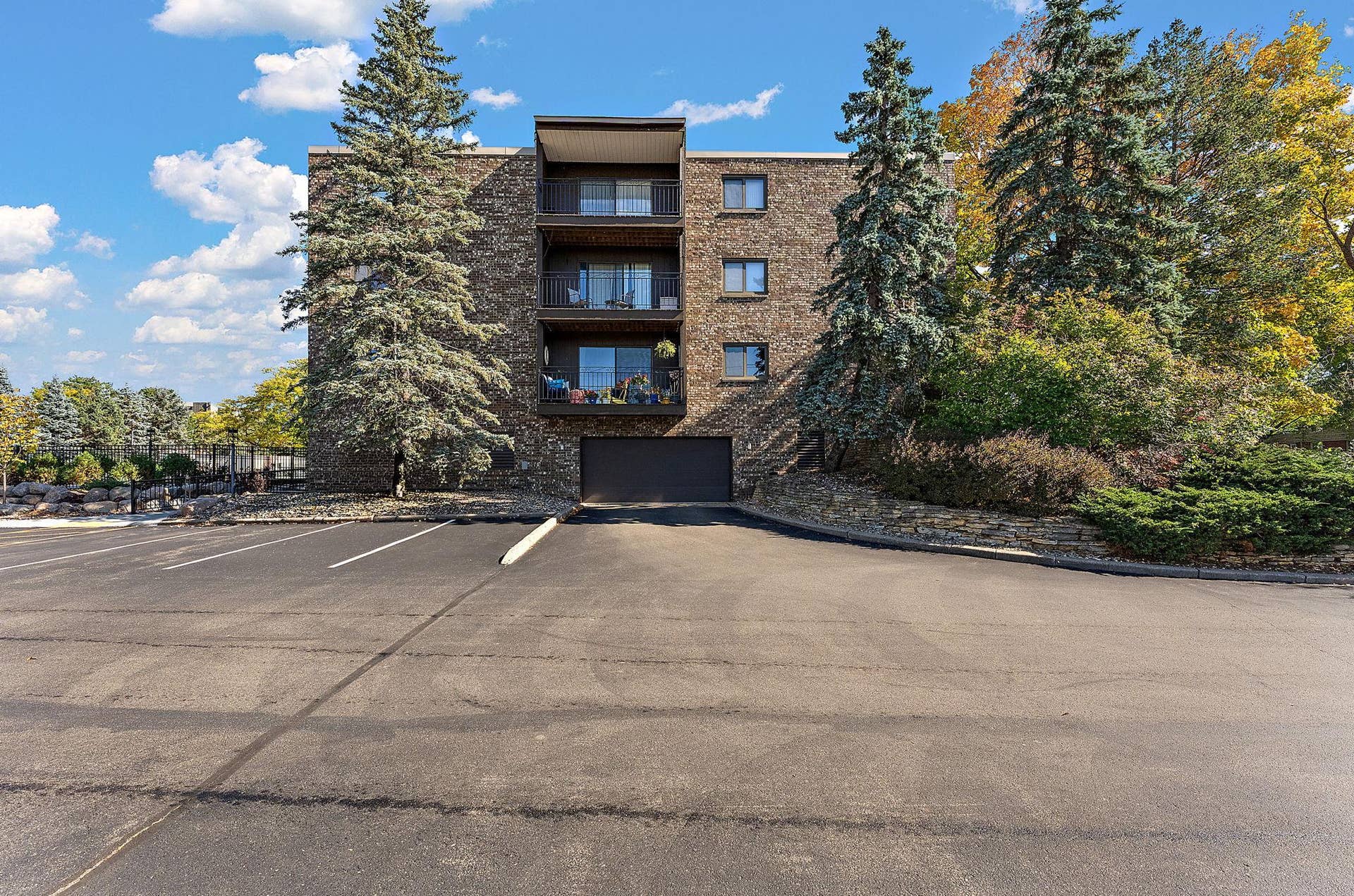 4100 Parklawn Avenue, #318, Edina, MN 55435 4100 Parklawn