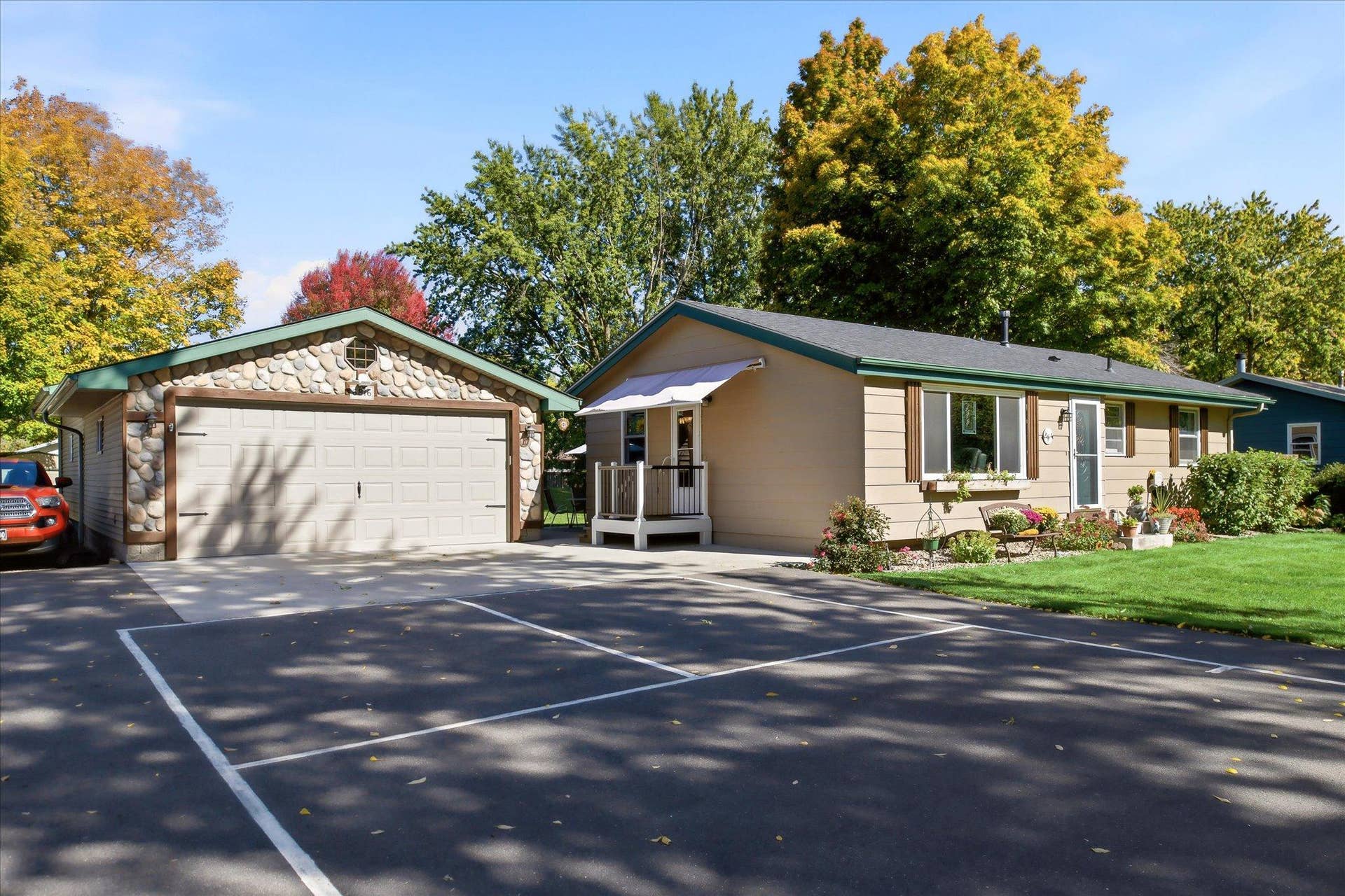 6816 Casey Parkway, Prior Lake, MN 55372 6816 Casey Parkway, Prior Lake, MN 55372