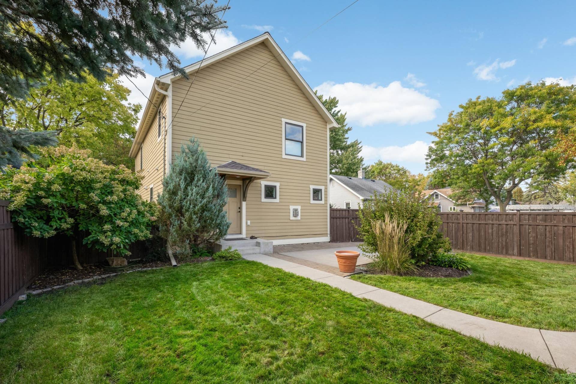 3105 44th Avenue S, 15, Minneapolis, MN 55406 Fully fenced back yard with a patio