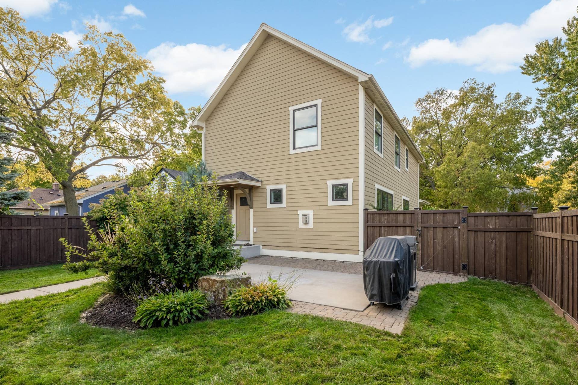 3105 44th Avenue S, 15, Minneapolis, MN 55406 Fully fenced back yard with a patio