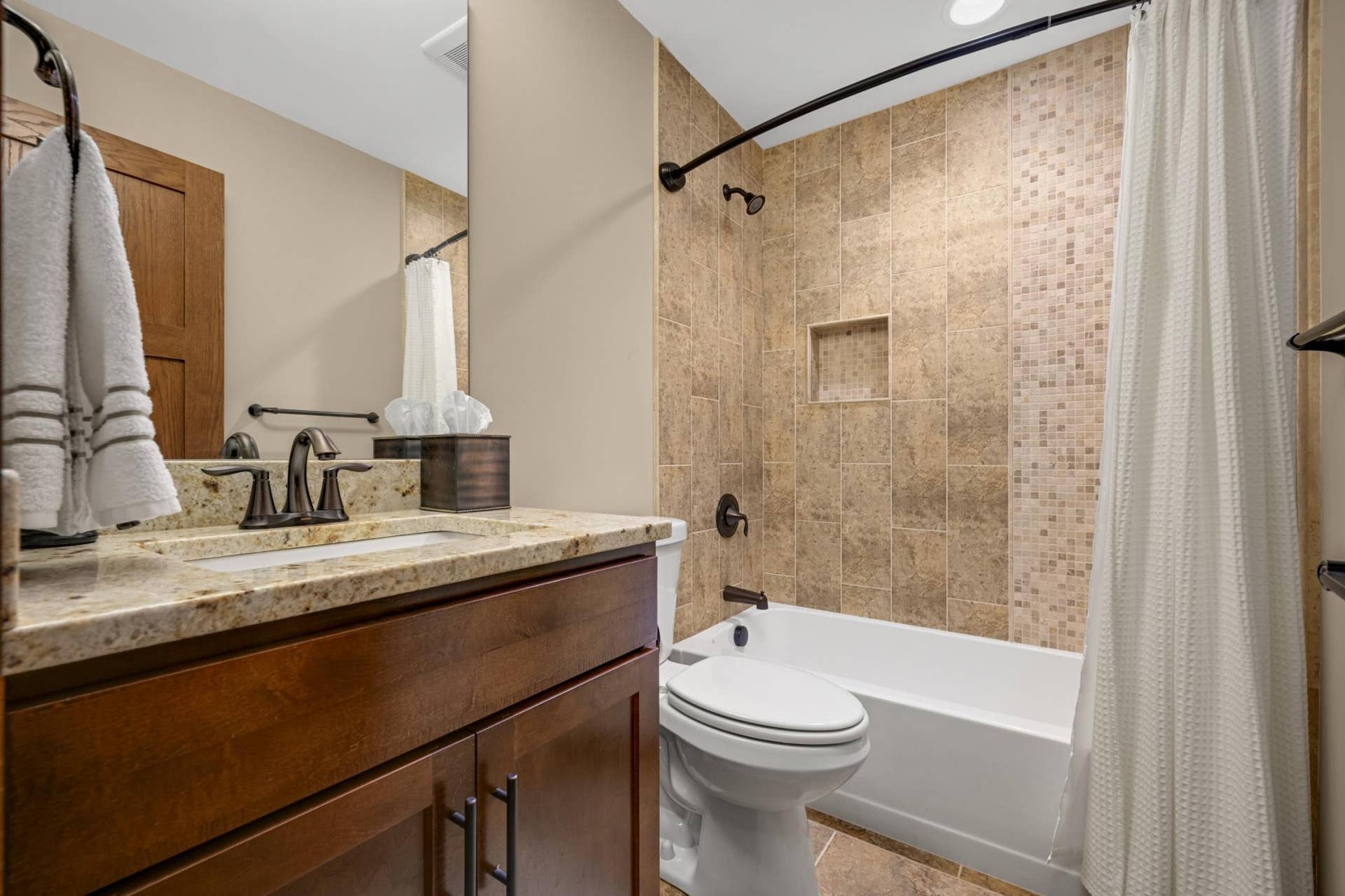 3105 44th Avenue S, 15, Minneapolis, MN 55406 Lower level full bathroom