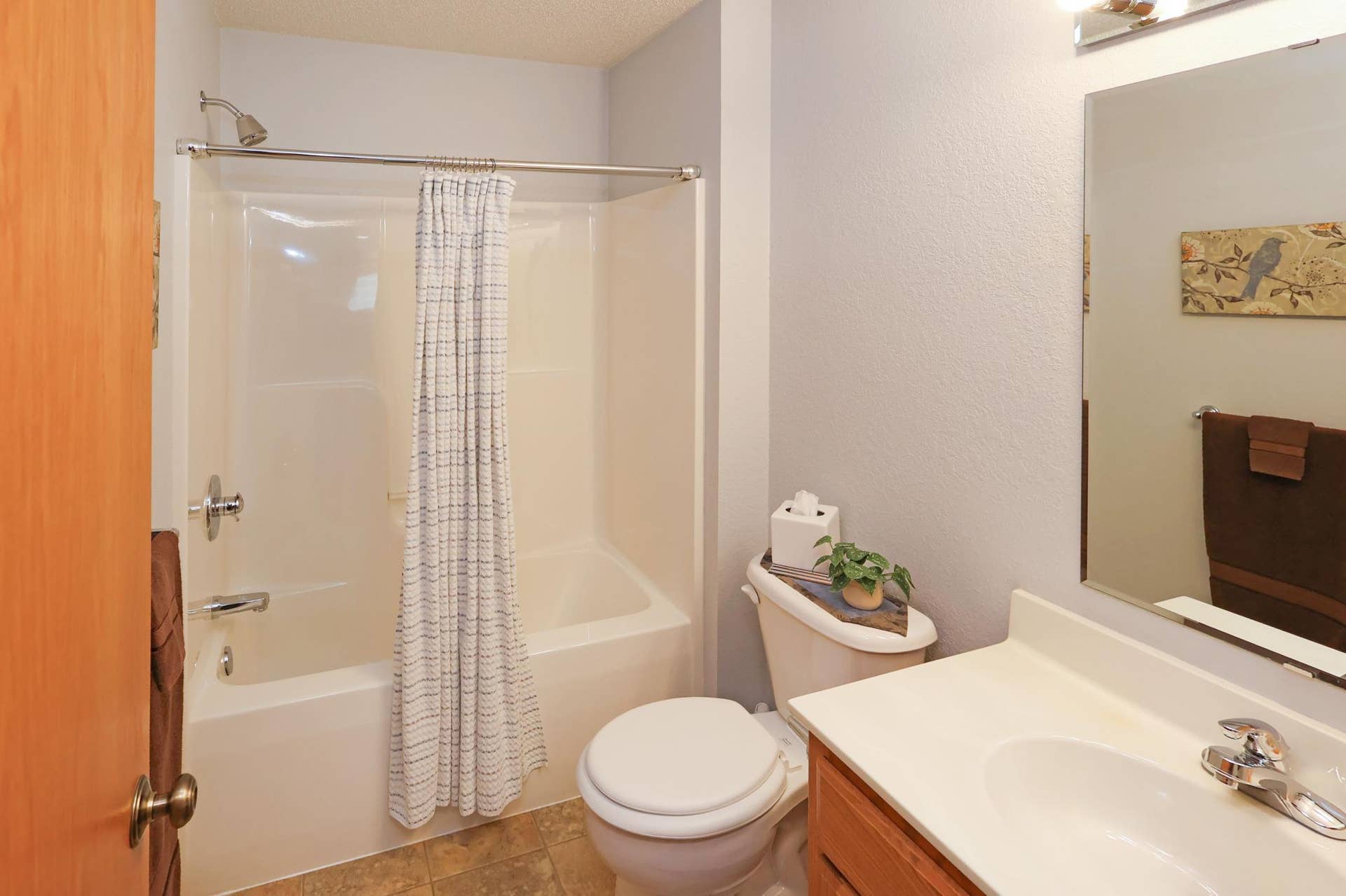 Full guest bathroom.