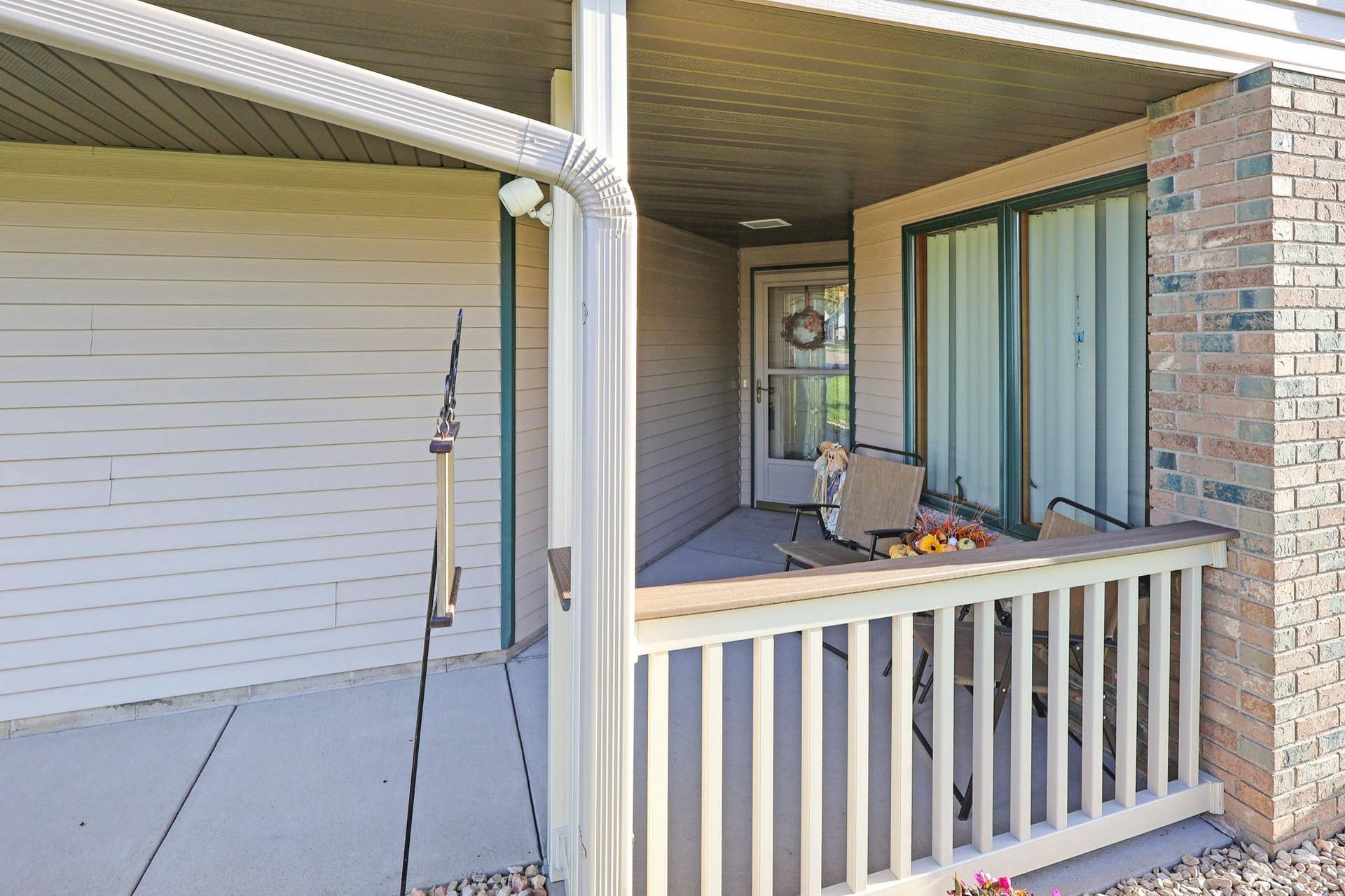 An inviting front entry leads you into the home.