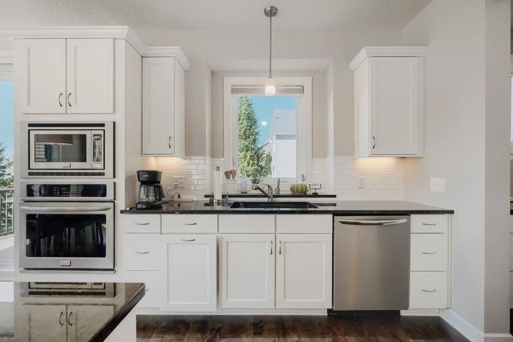 5915 Edgewater Dr - MLS Sized - 012 - 12 Kitchen.jpg