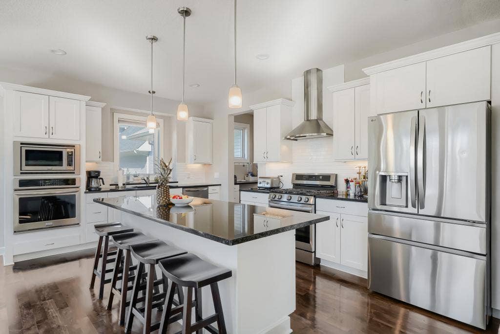 5915 Edgewater Dr - MLS Sized - 014 - 14 Breakfast Area.jpg