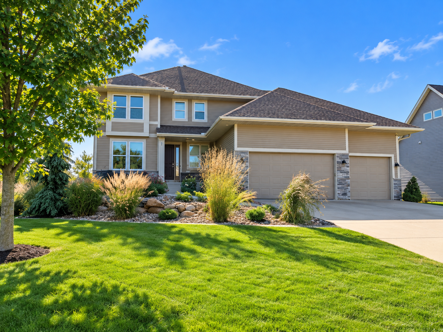 Welcome to 5912 Edgewater Dr.