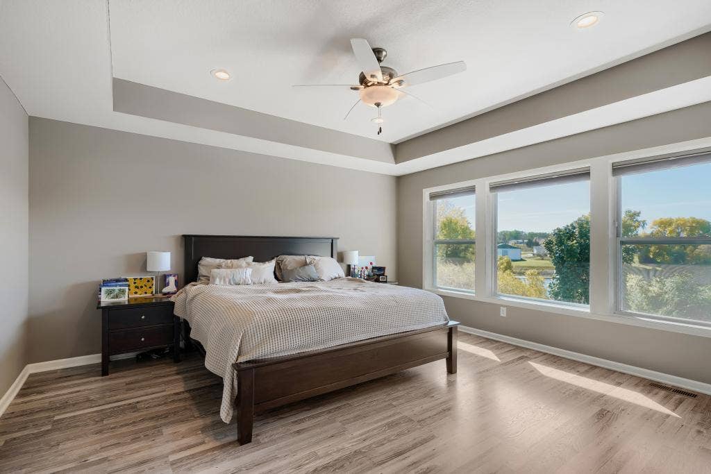 5915 Edgewater Dr - MLS Sized - 018 - 18 Primary Bedroom.jpg