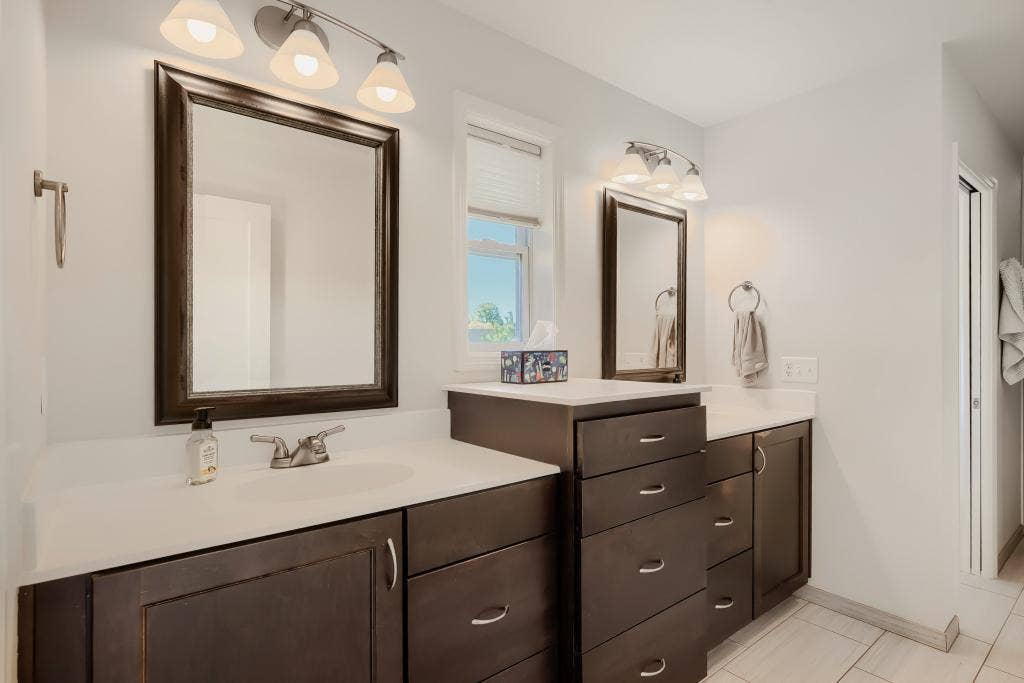 5915 Edgewater Dr - MLS Sized - 020 - 20 Primary Bathroom.jpg