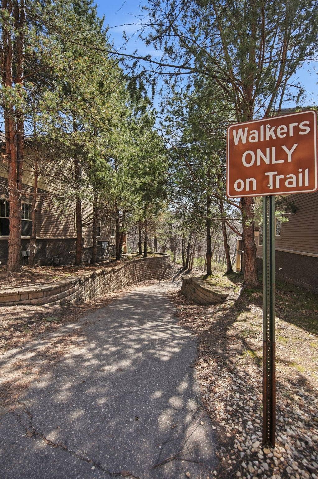 Walking trail to 9 Mile Creet