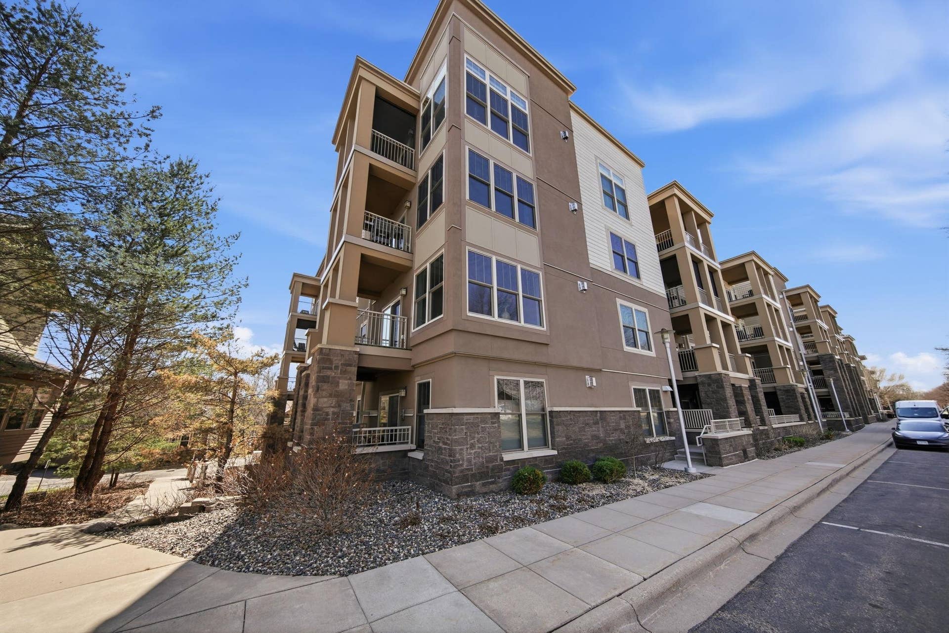 3Exterior photo of deck/buliding
