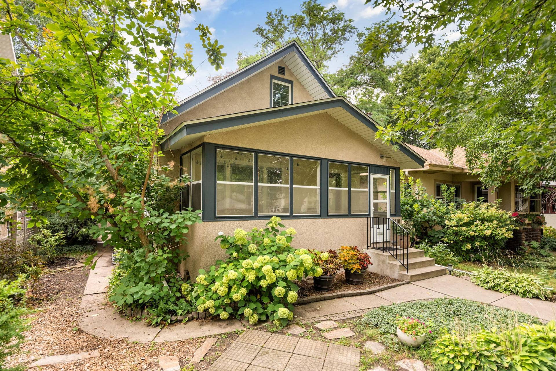 2410 35th Avenue S, 67, Minneapolis, MN 55406