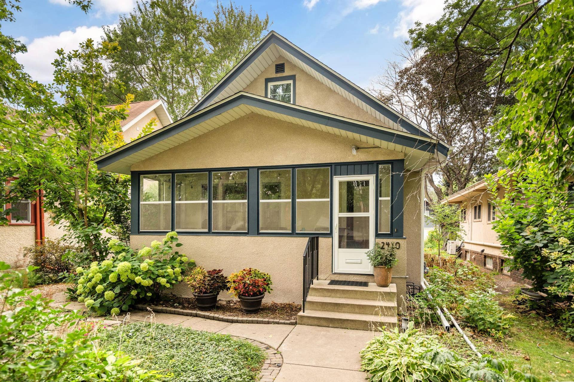 2410 35th Avenue S, 67, Minneapolis, MN 55406