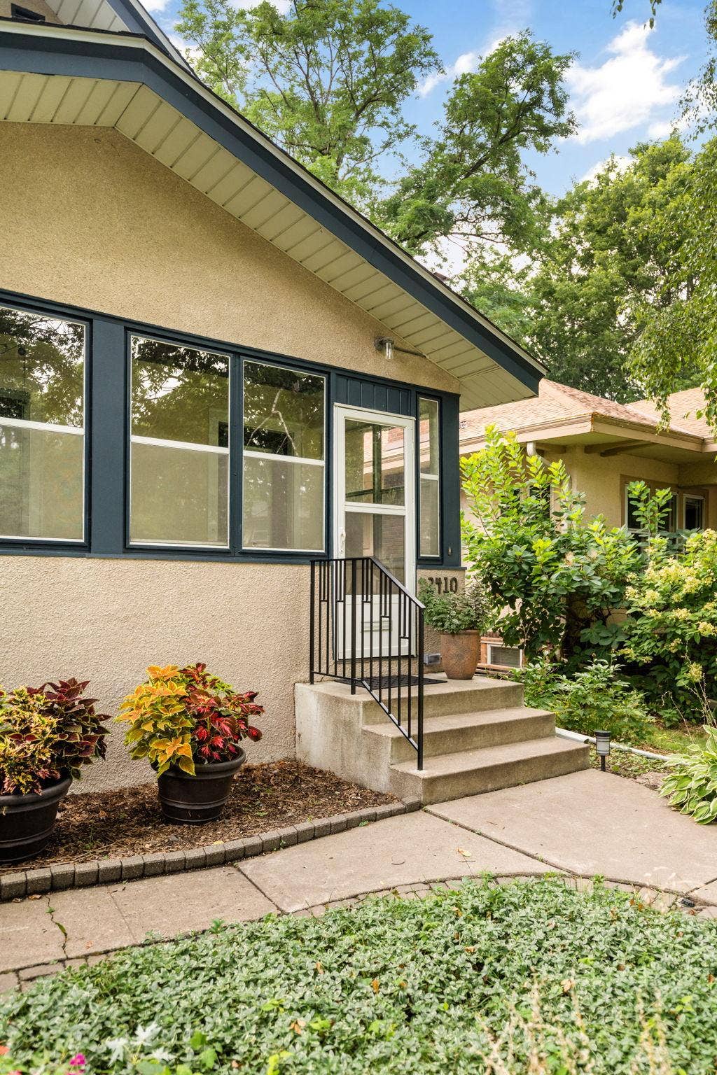 2410 35th Avenue S, 67, Minneapolis, MN 55406