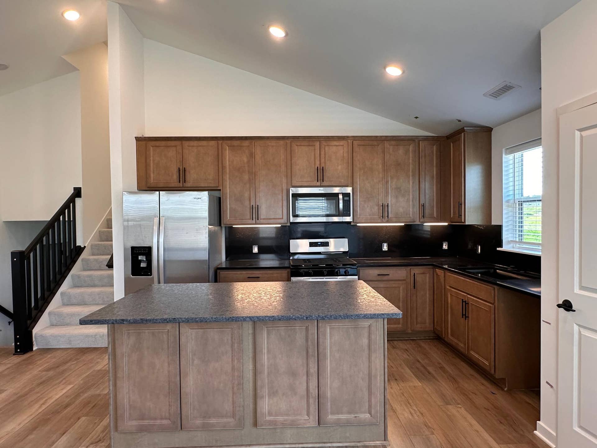 1652 Lund Way, Shakopee, MN 55379 Kitchen