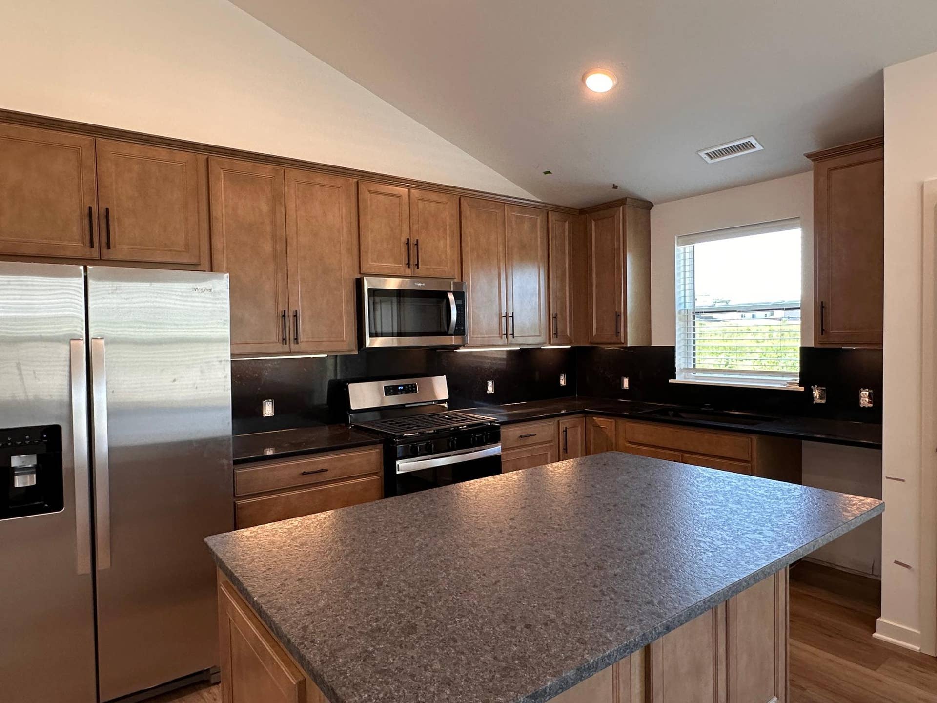 1652 Lund Way, Shakopee, MN 55379 Kitchen With Under Cabinet Lights