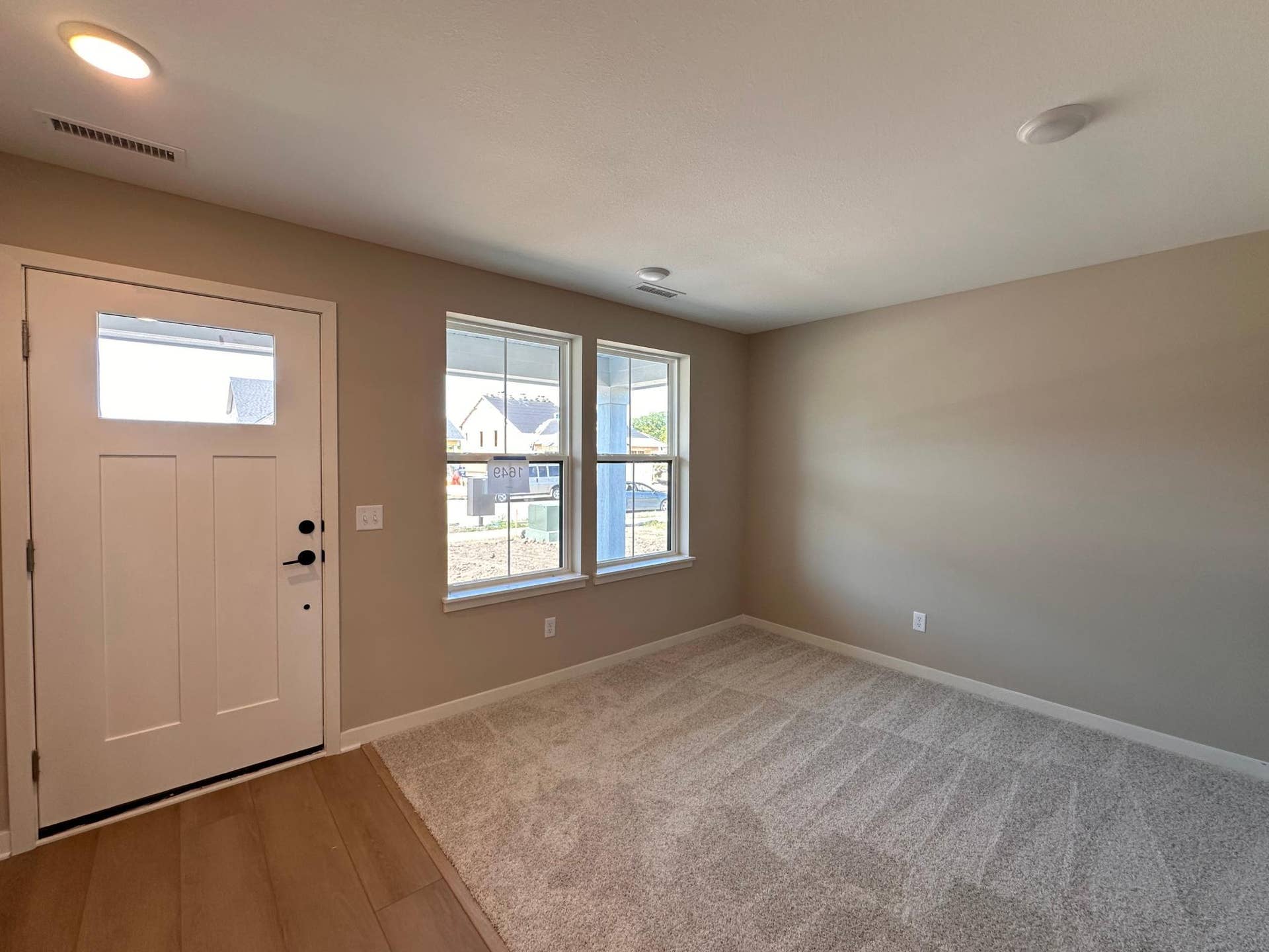 1649 Lund Way, Shakopee, MN 55379 Front Flex Room/ Office
