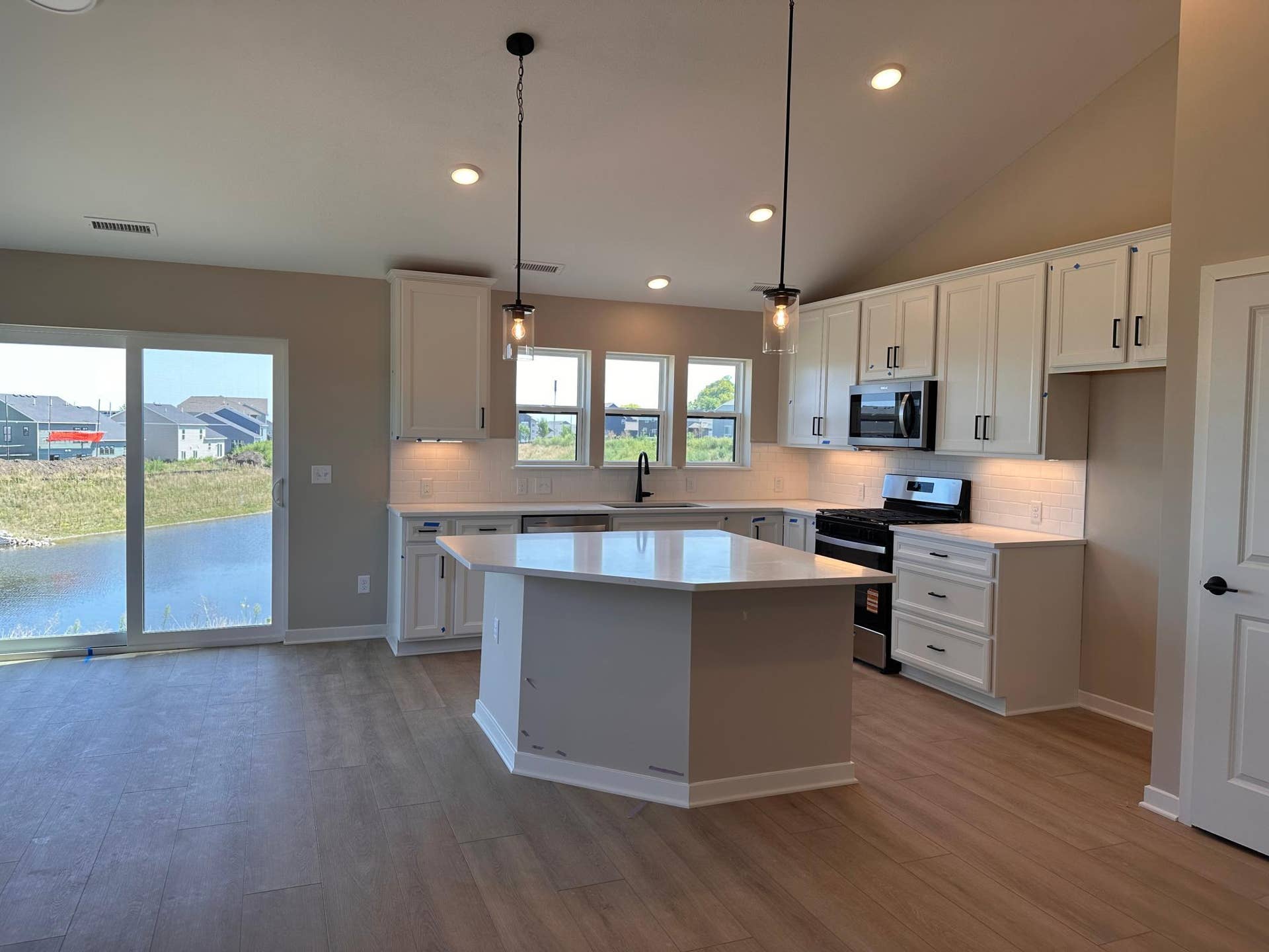 1649 Lund Way, Shakopee, MN 55379 Main Floor- Kitchen Overlooking Pond