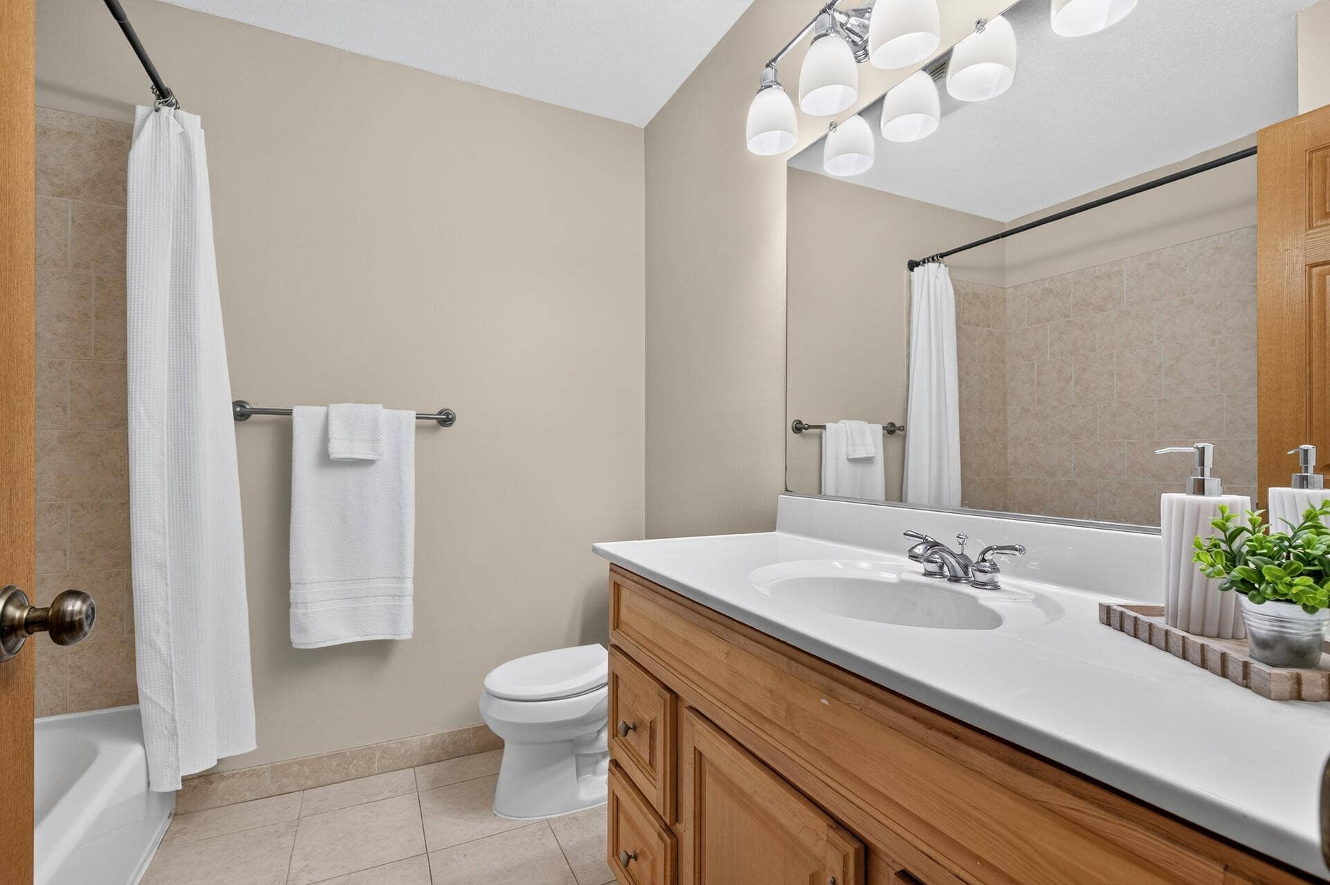 74_11213_River_Hills19 (1)_mls.jpg