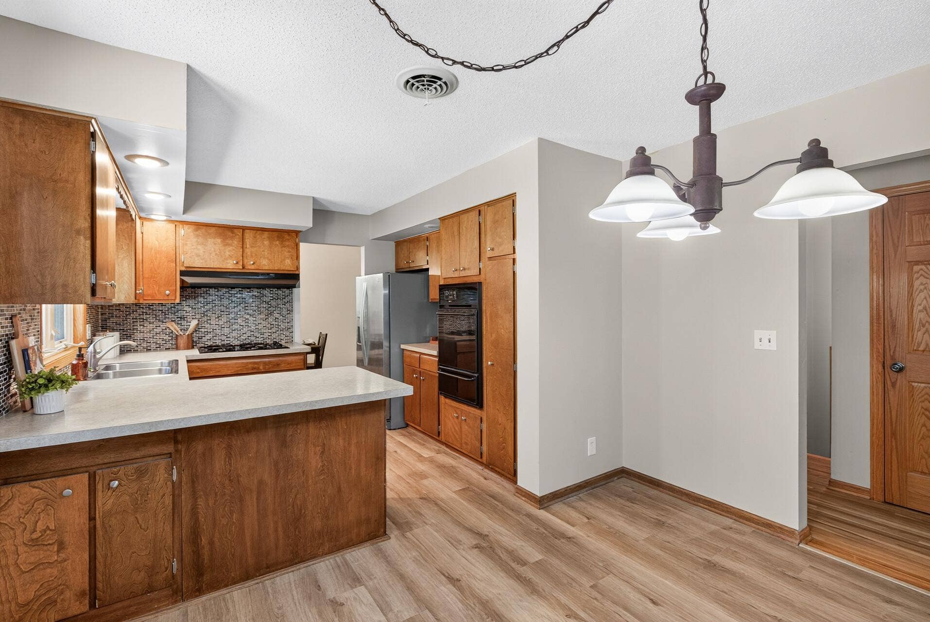 68_11213_River_Hills13 (1)_mls.jpg