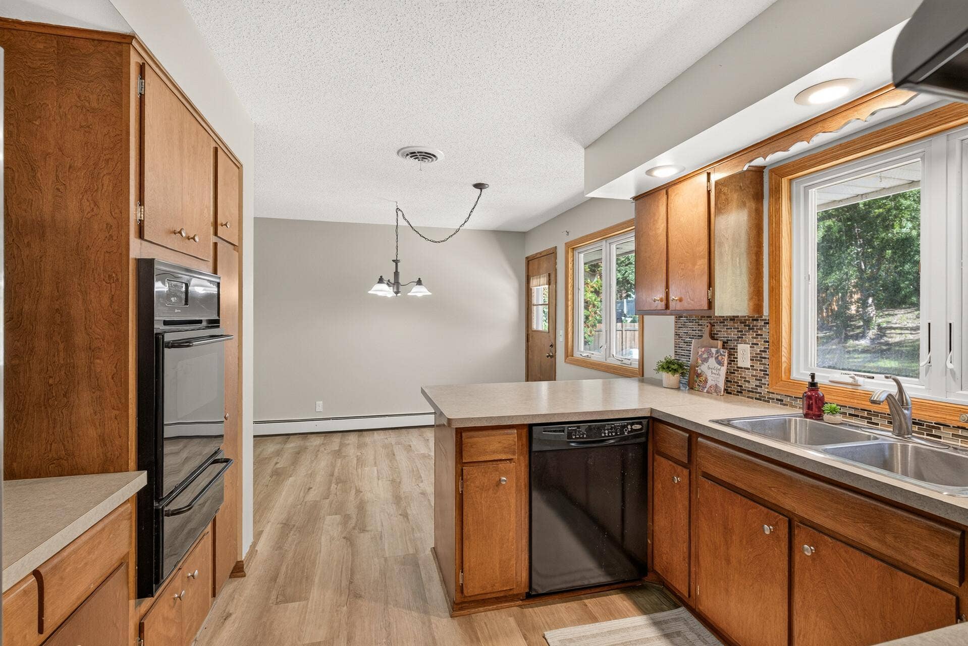 63_11213_River_Hills8 (1)_mls.jpg