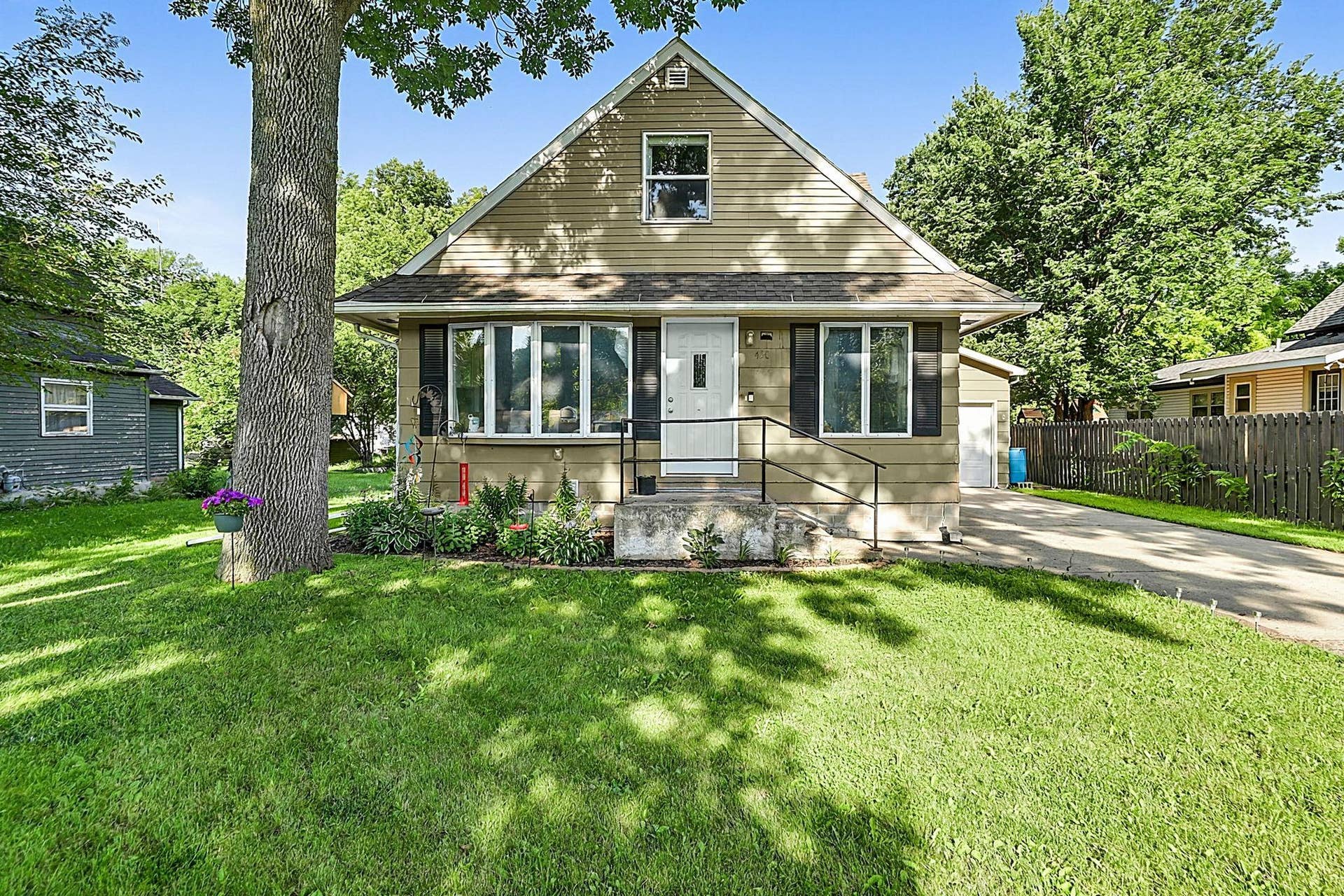 420 S 8th Street, Bird Island, MN 55310 420 S 8th Street, Bird Island, MN 55310