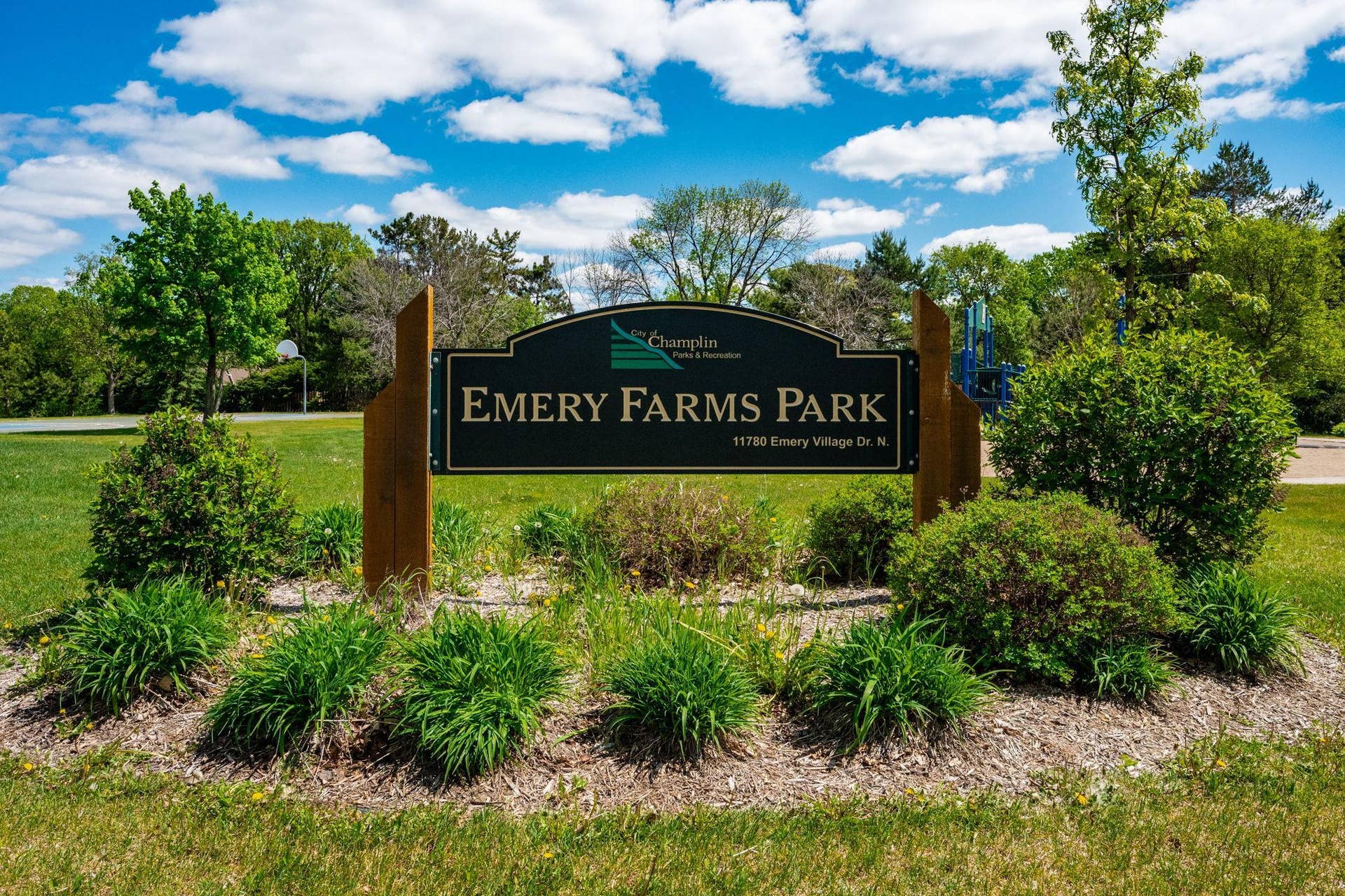 11808 Emery Village Drive N, Champlin, MN 55316