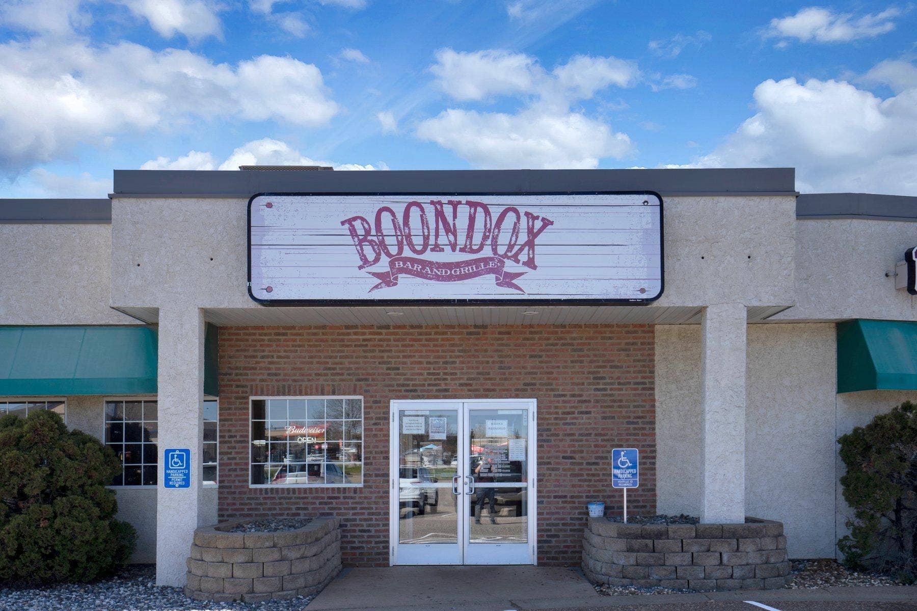 15810 73rd Court NE, Otsego, MN 55330 Dine nearby at one of the favorite local spots!