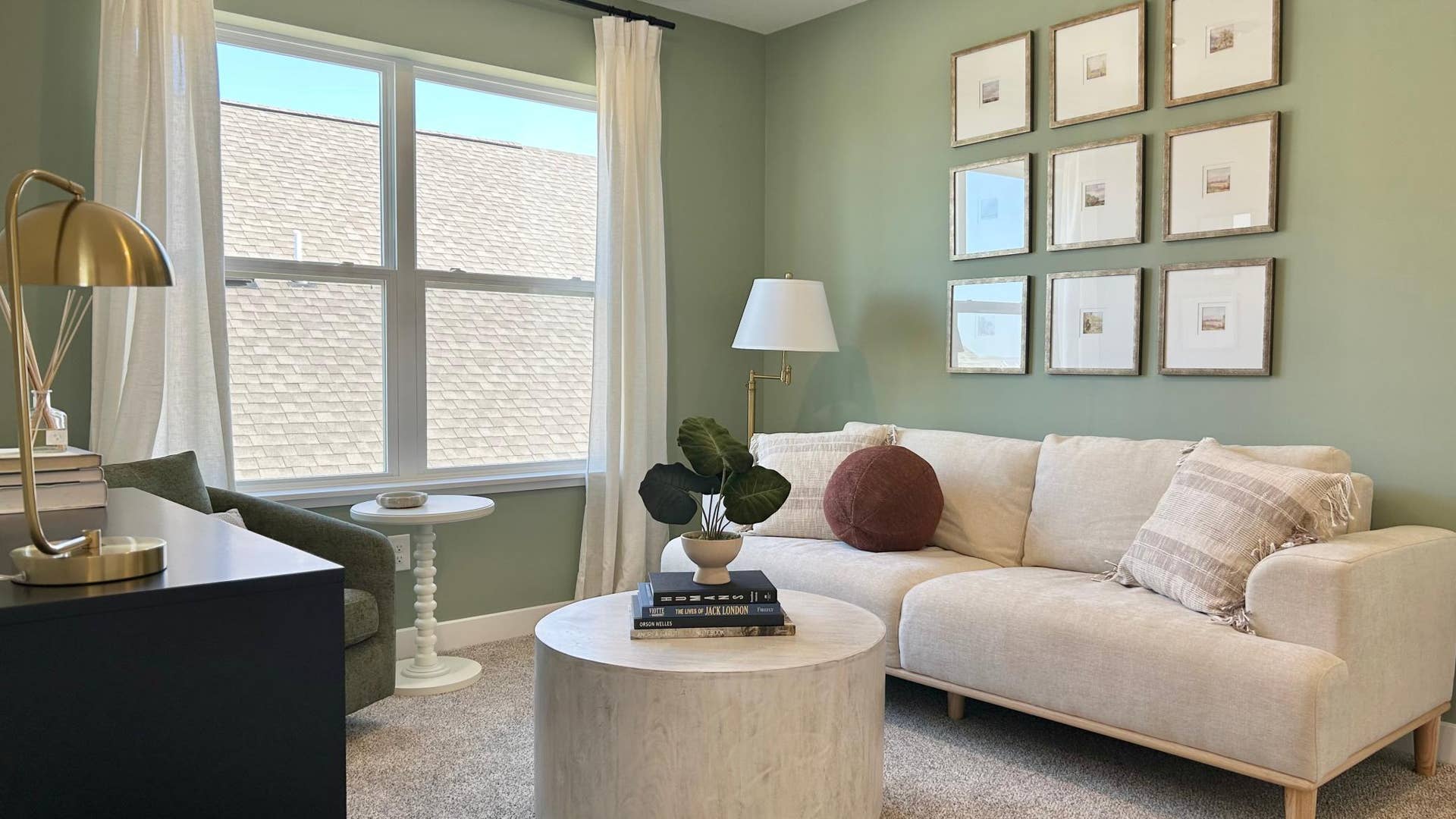 859 Stoneridge Parkway, Dundas, MN 55019 Bonus gathering place on the second level with a versatile loft! Photo of model home. Colors and finishes may vary.