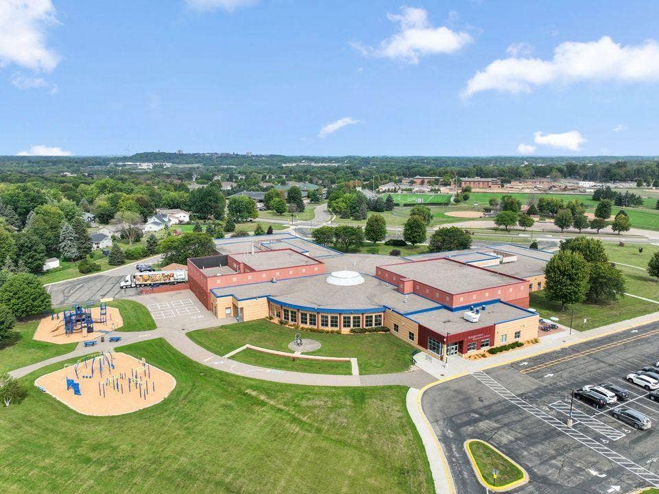 859 Stoneridge Parkway, Dundas, MN 55019 Bridgewater Elementary School.