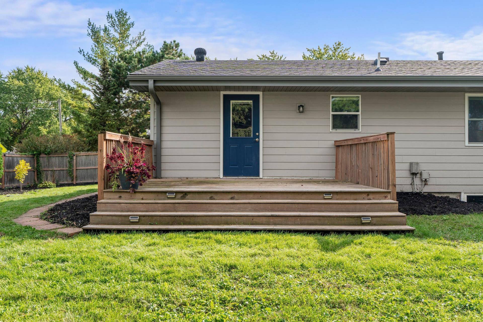 8700 40th Avenue N, New Hope, MN 55427 8700 40th Avenue N, New Hope, MN 55427