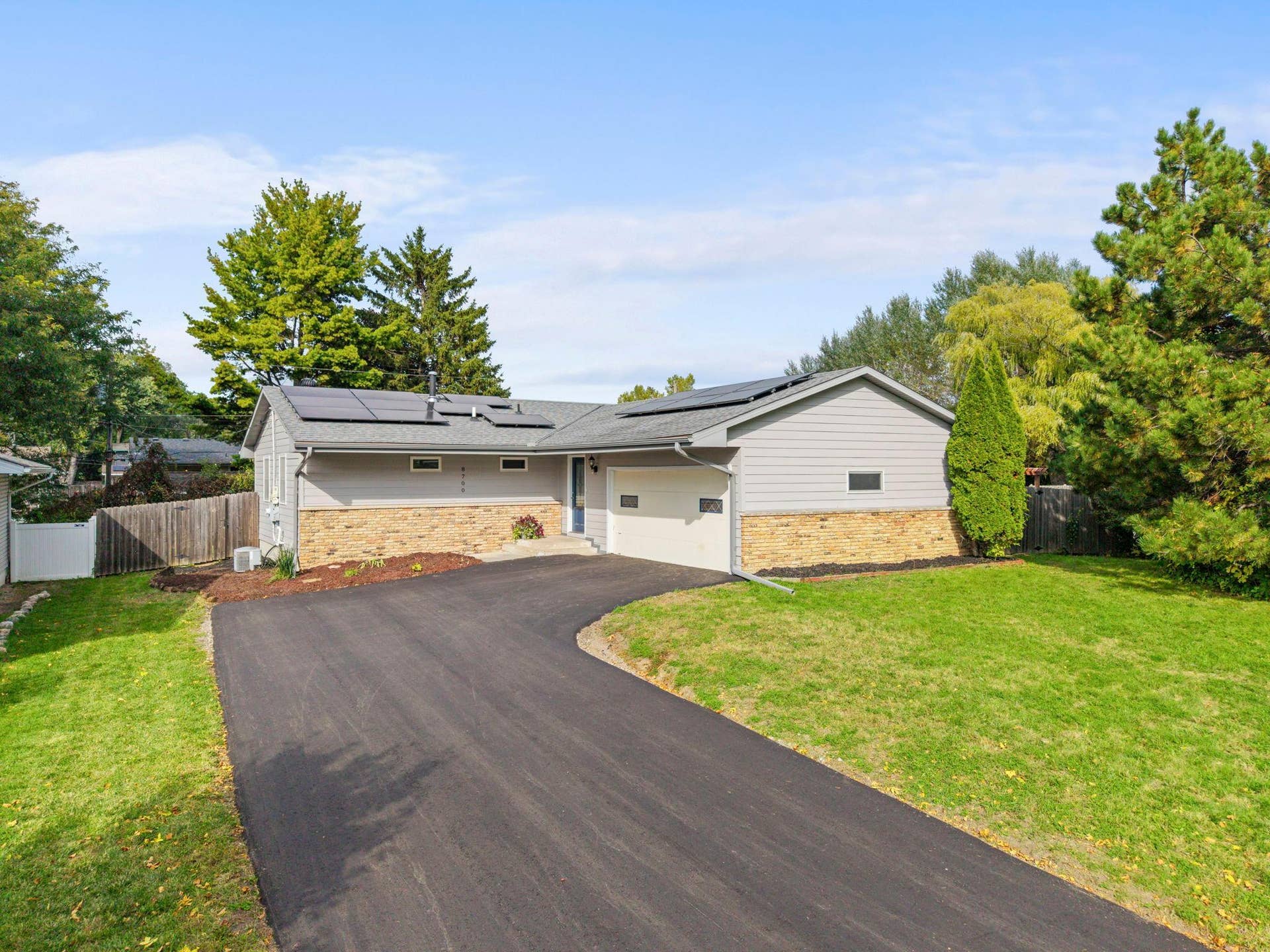 8700 40th Avenue N, New Hope, MN 55427 8700 40th Avenue N, New Hope, MN 55427