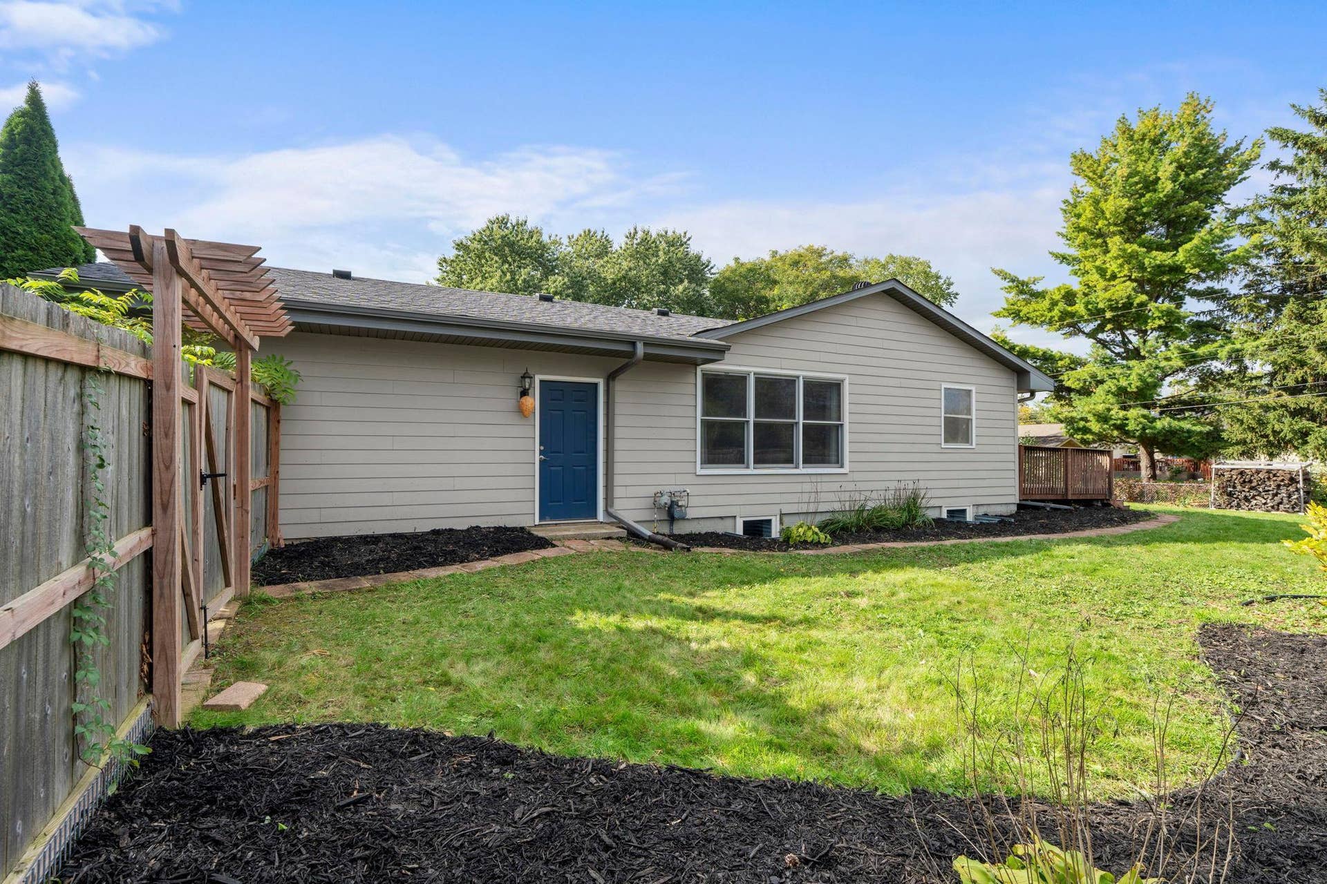 8700 40th Avenue N, New Hope, MN 55427 8700 40th Avenue N, New Hope, MN 55427