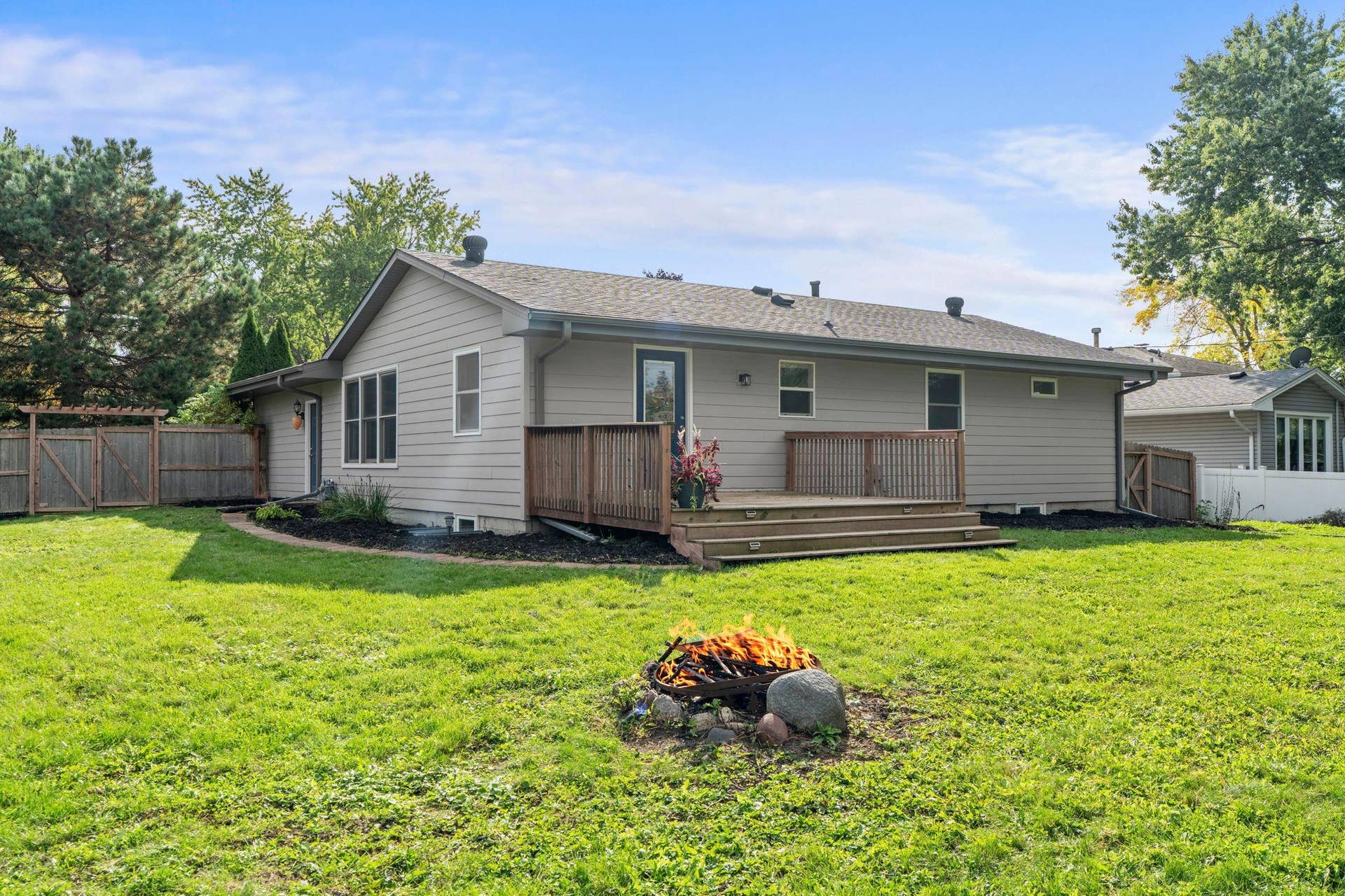 8700 40th Avenue N, New Hope, MN 55427 8700 40th Avenue N, New Hope, MN 55427