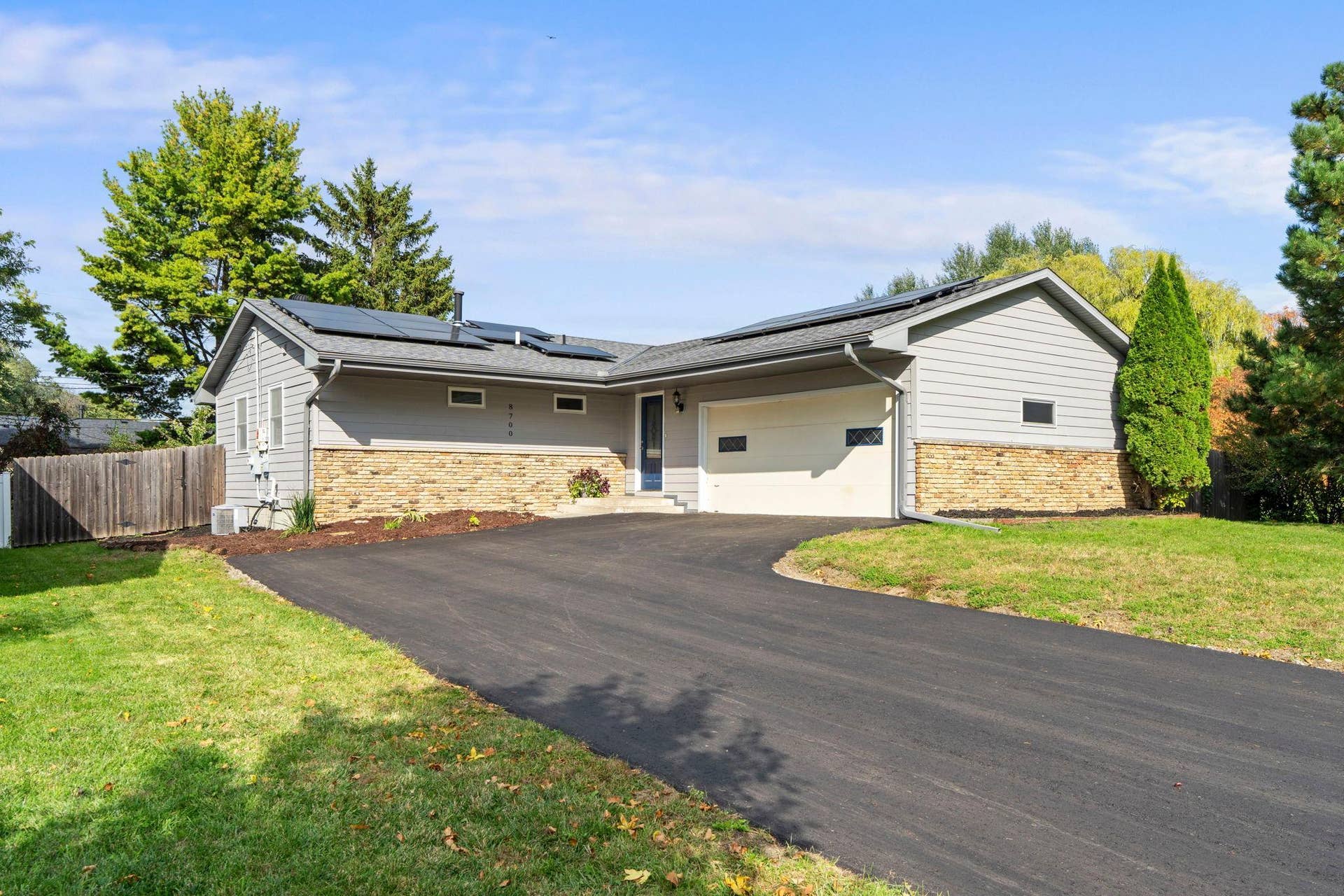 8700 40th Avenue N, New Hope, MN 55427 Welcome to 8700 40th Ave N!