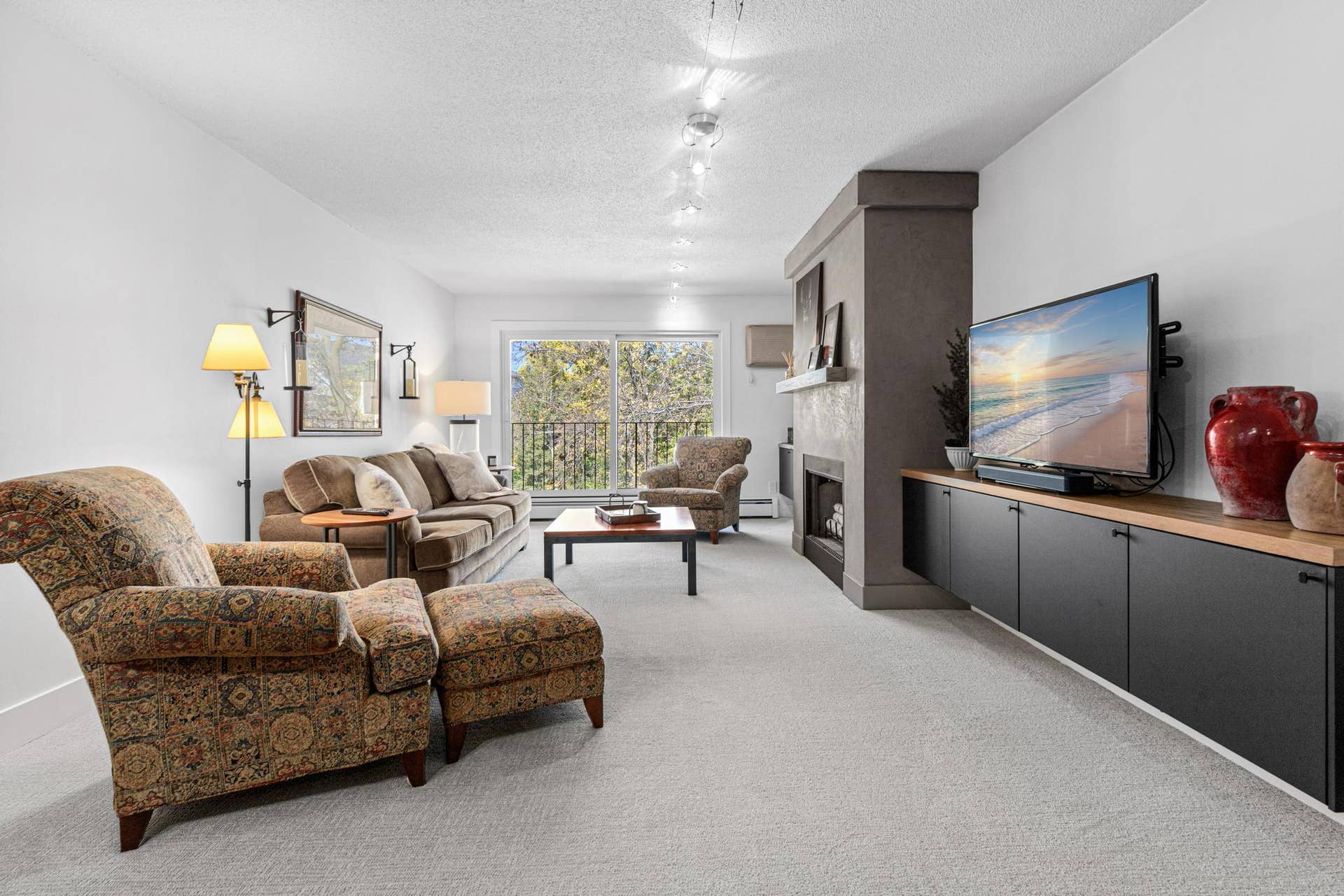205 Barry Avenue S, #311, Wayzata, MN 55391 205 Barry Avenue S, #311, Wayzata, MN 55391