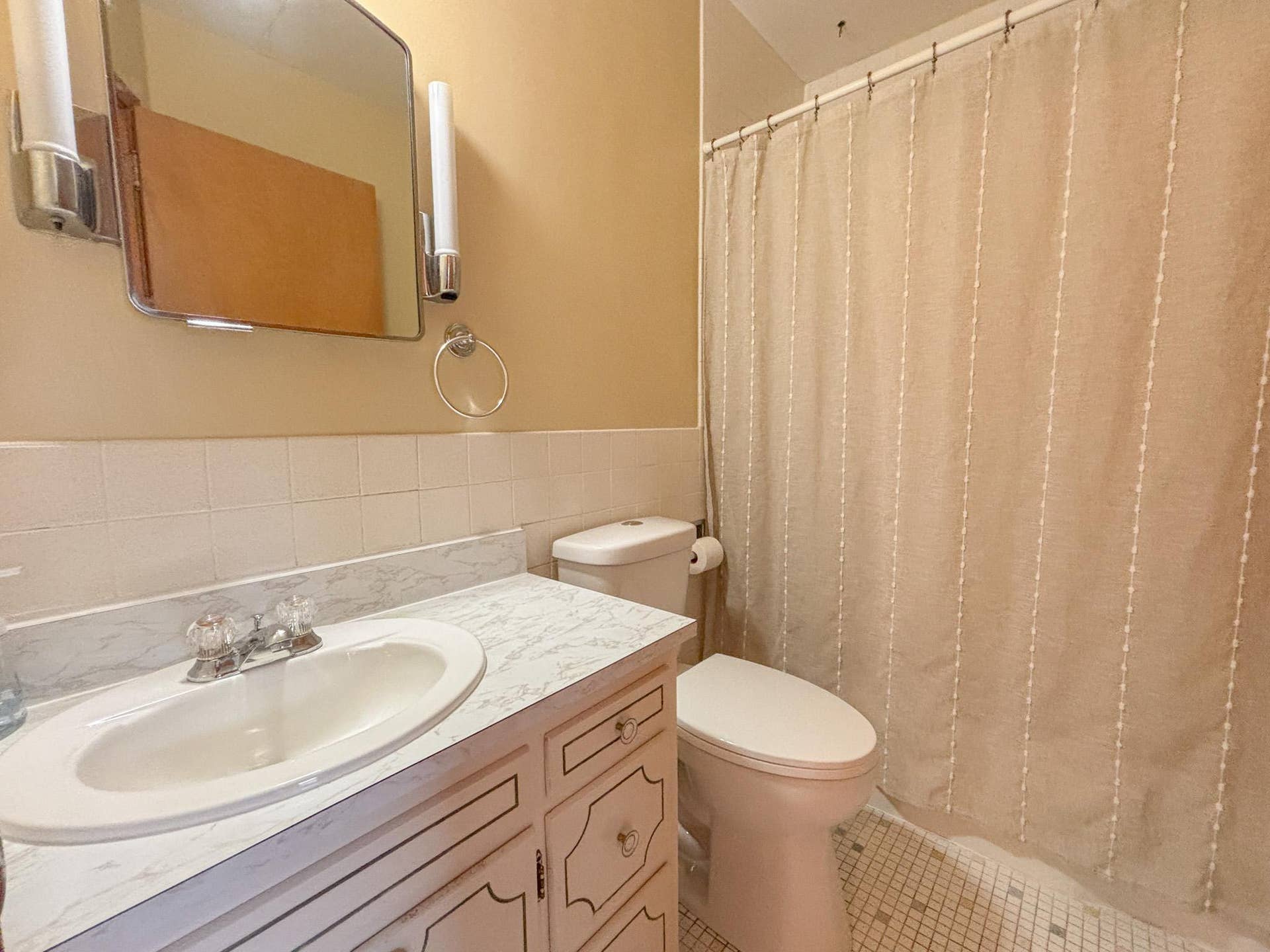 740 E Gustavus Avenue, Fergus Falls, MN 56537 ML Bathroom