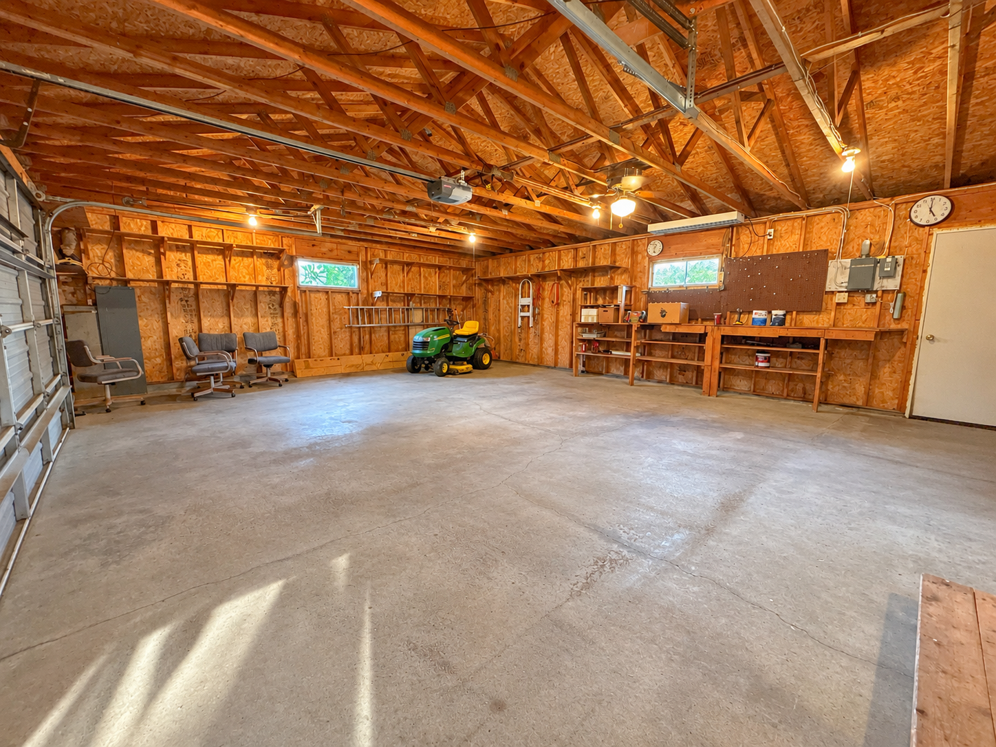 740 E Gustavus Avenue, Fergus Falls, MN 56537 Attached Garage