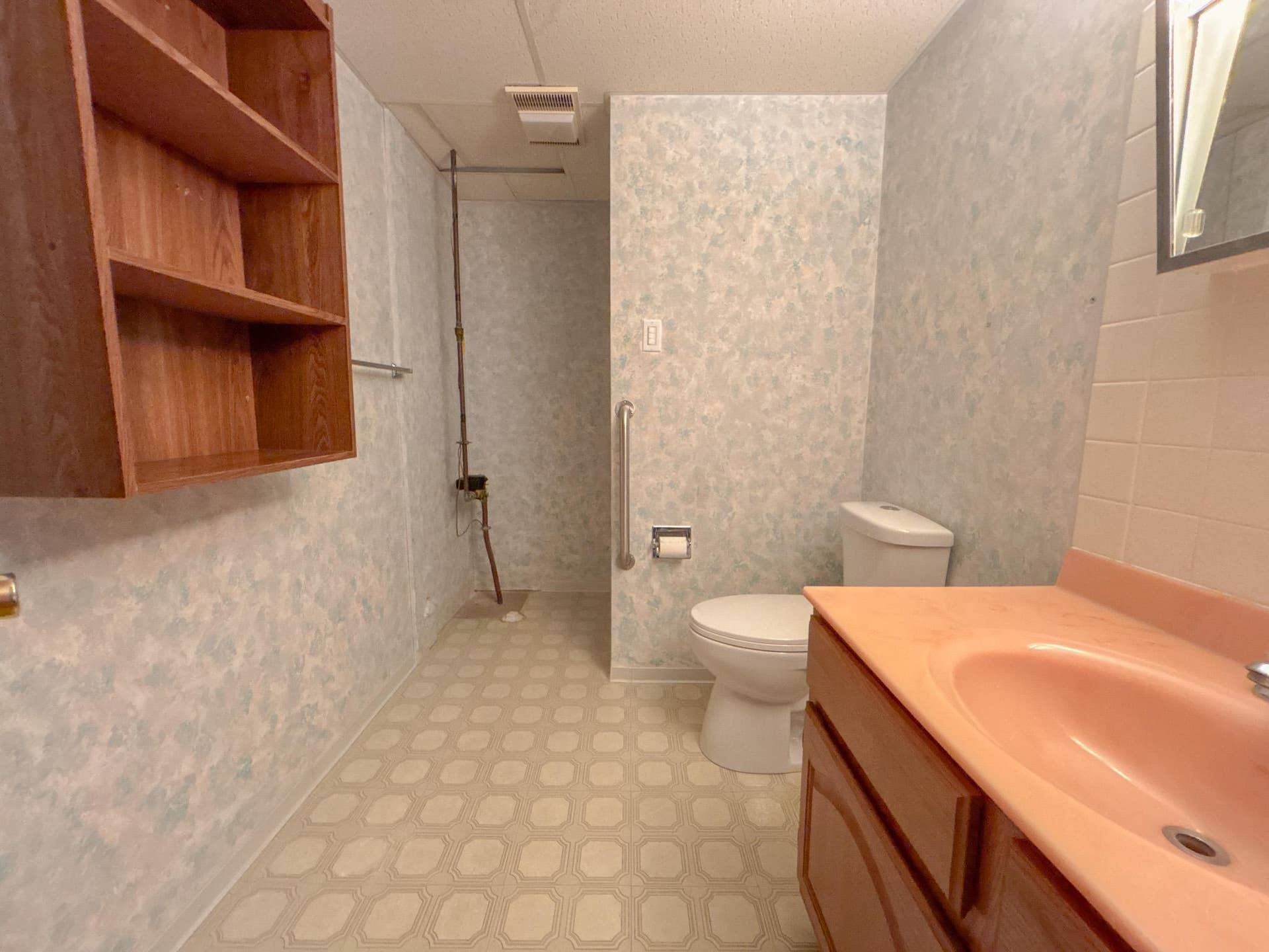 740 E Gustavus Avenue, Fergus Falls, MN 56537 LL Bathroom