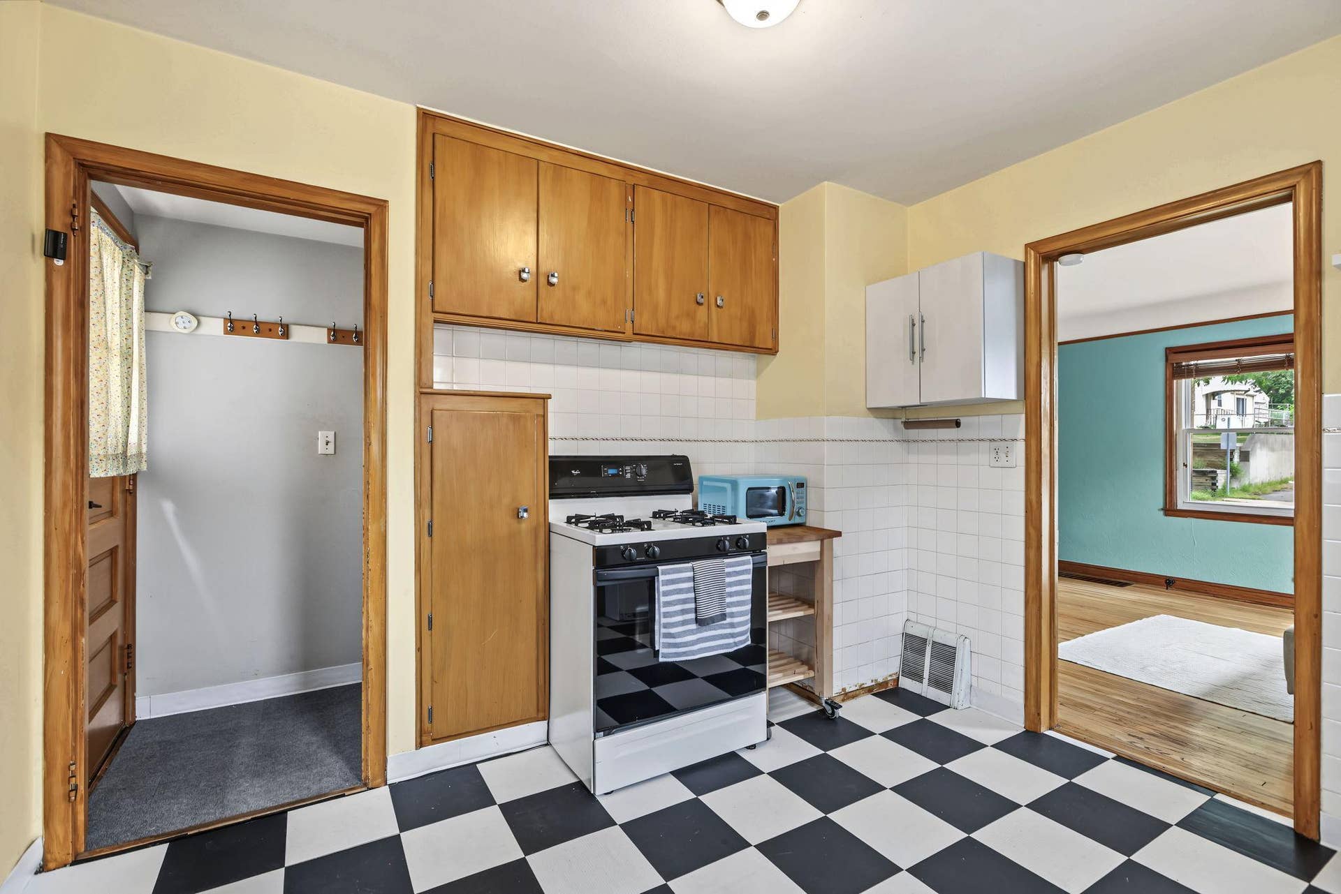 4018 Monroe Street NE, Columbia Heights, MN 55421 Gas stove and cabinets