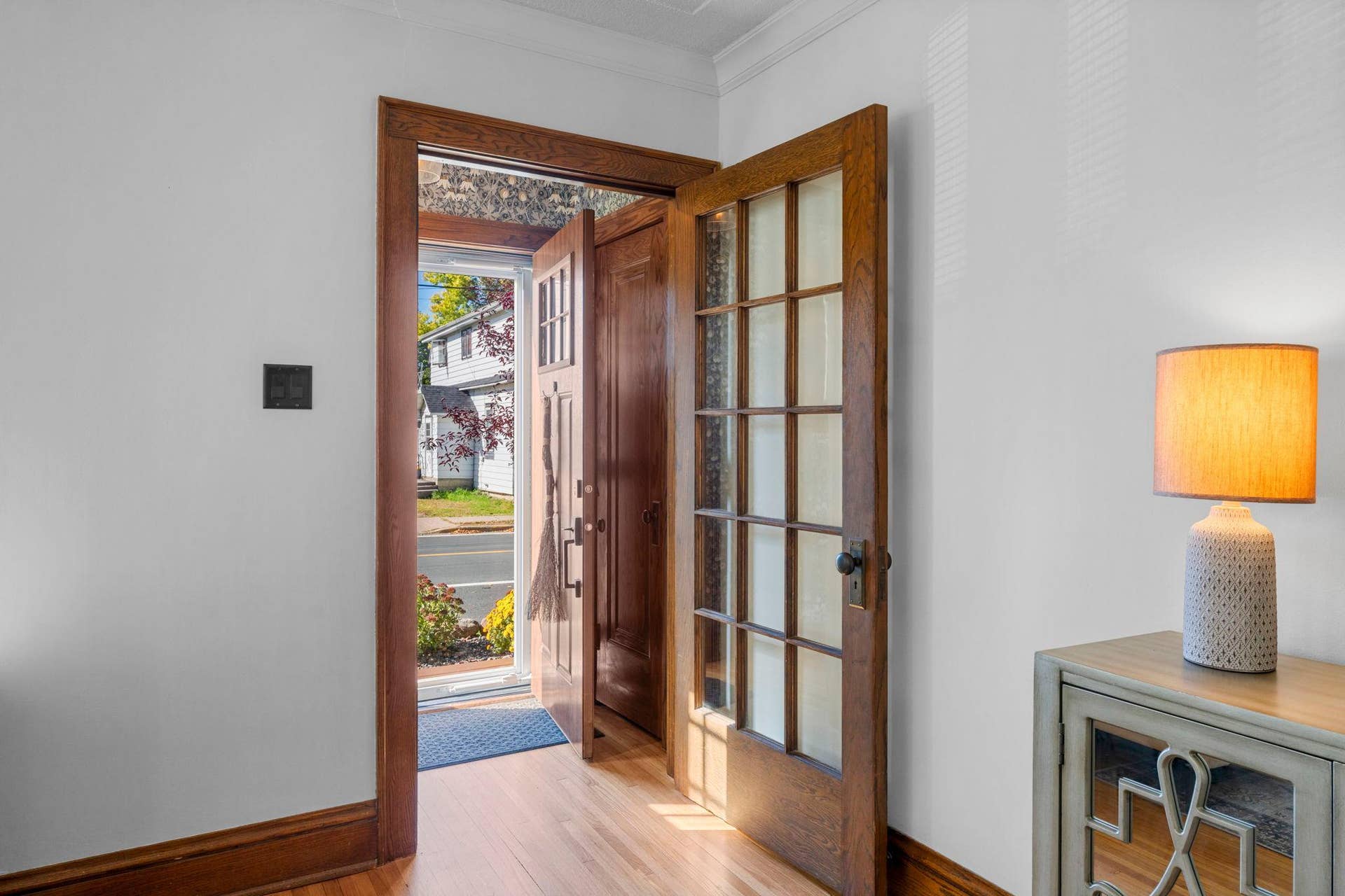 13 -entry inside- 3.jpg