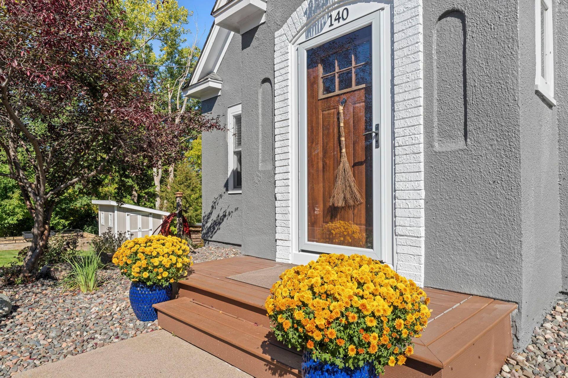 12 - front door - 358.jpg