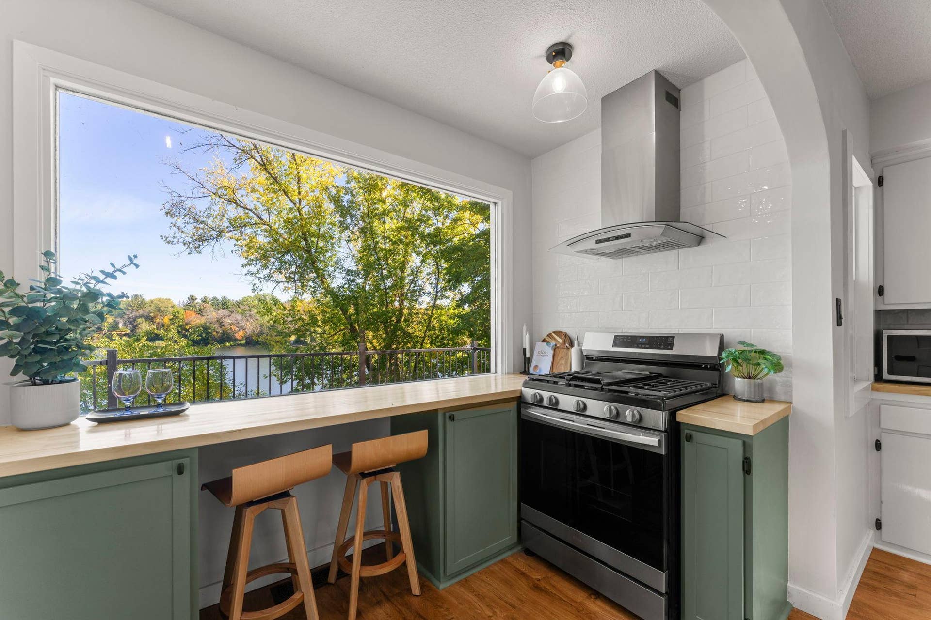 New breakfast bar area and new range & hood