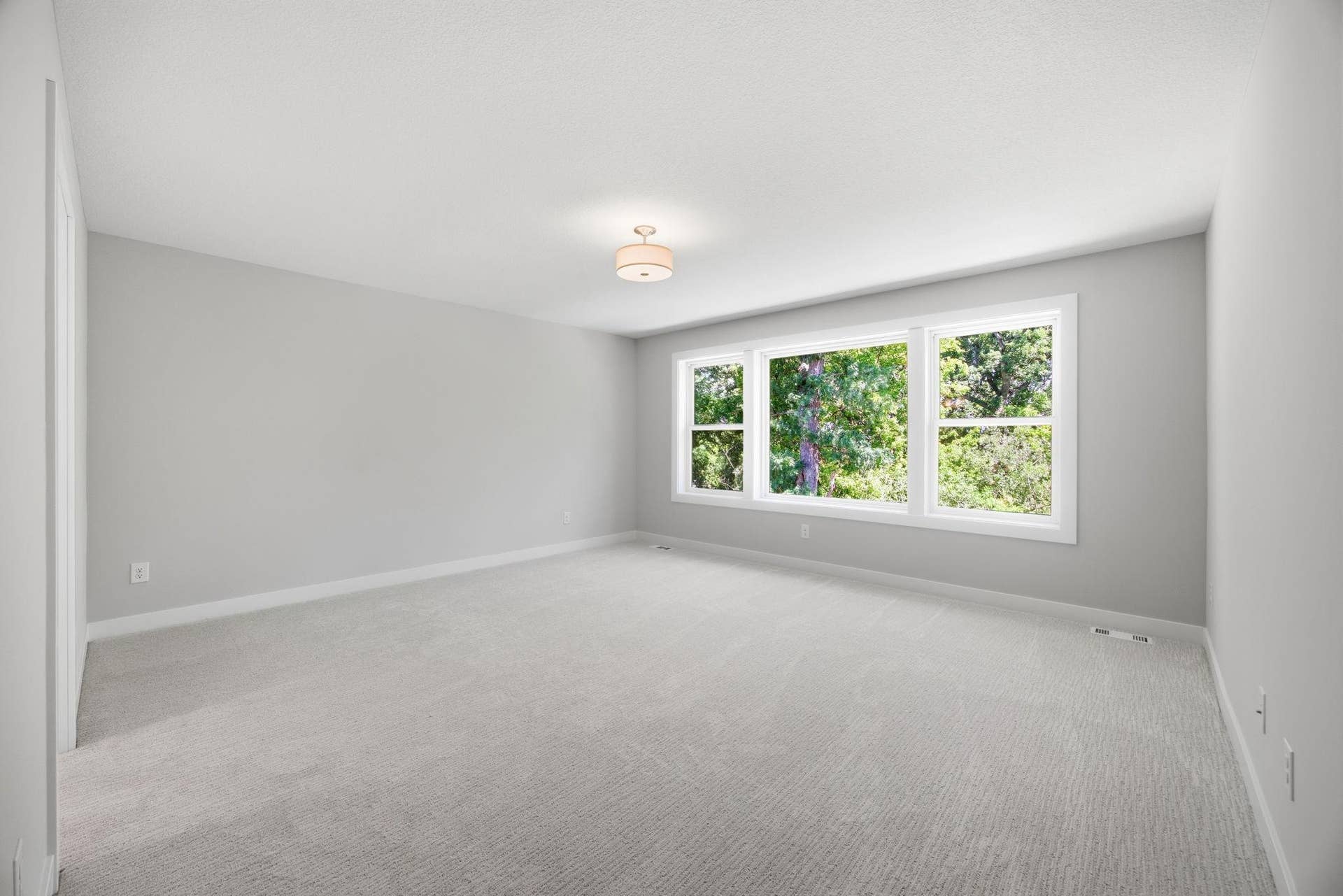 2399 Laurie Court W, Roseville, MN 55113 Unfurnished owner's suite showcasing a luxurious private bath with a soaking tub, walk-in shower, dual vanities, and a large walk-in dressing room.
