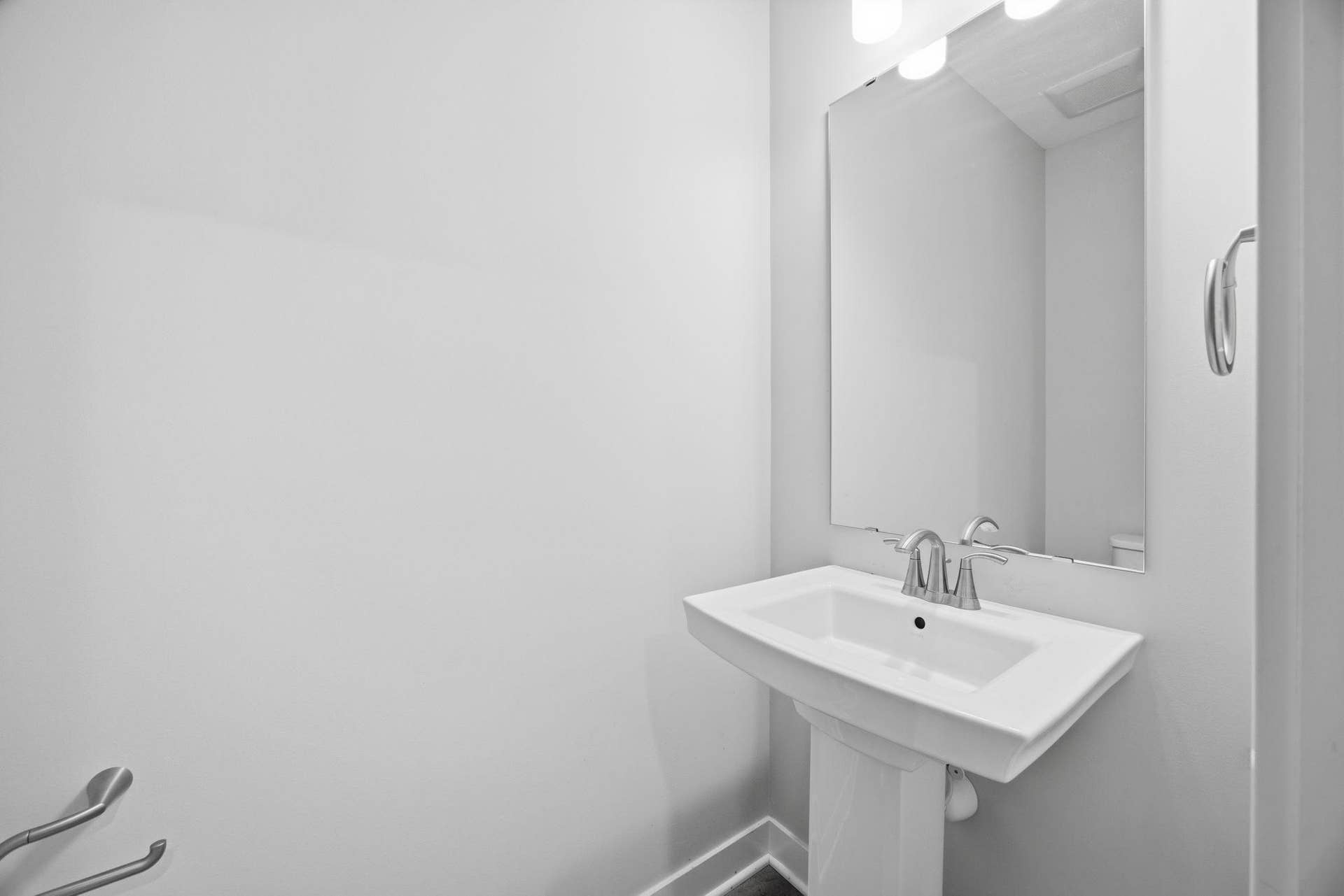 2399 Laurie Court W, Roseville, MN 55113 Main level half bath