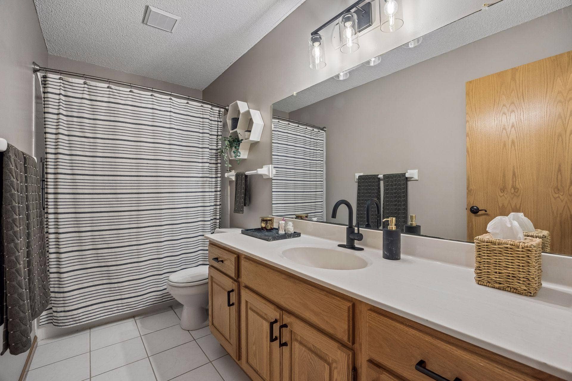 8860 Everest Lane N, Maple Grove, MN 55311