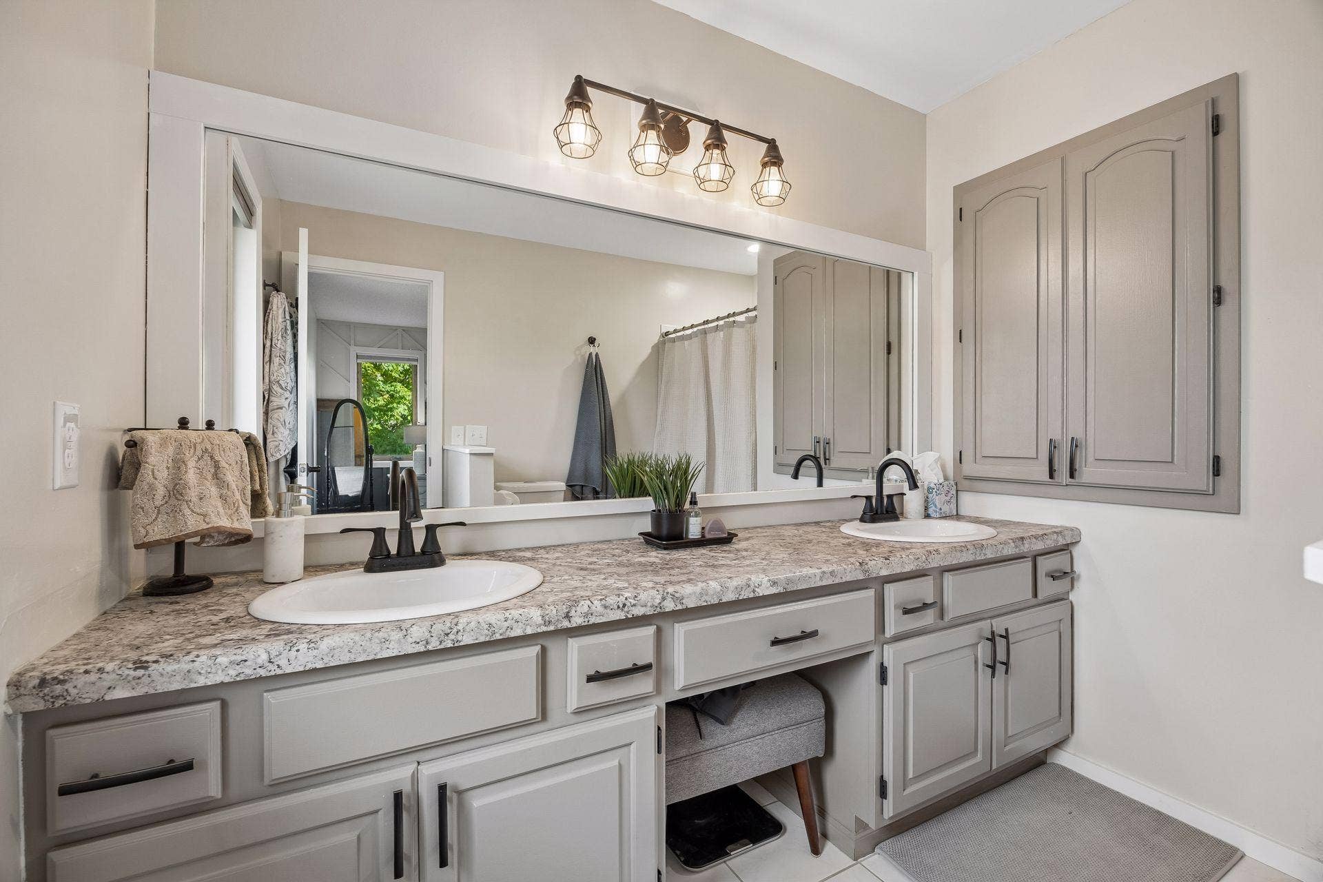 8860 Everest Lane N, Maple Grove, MN 55311
