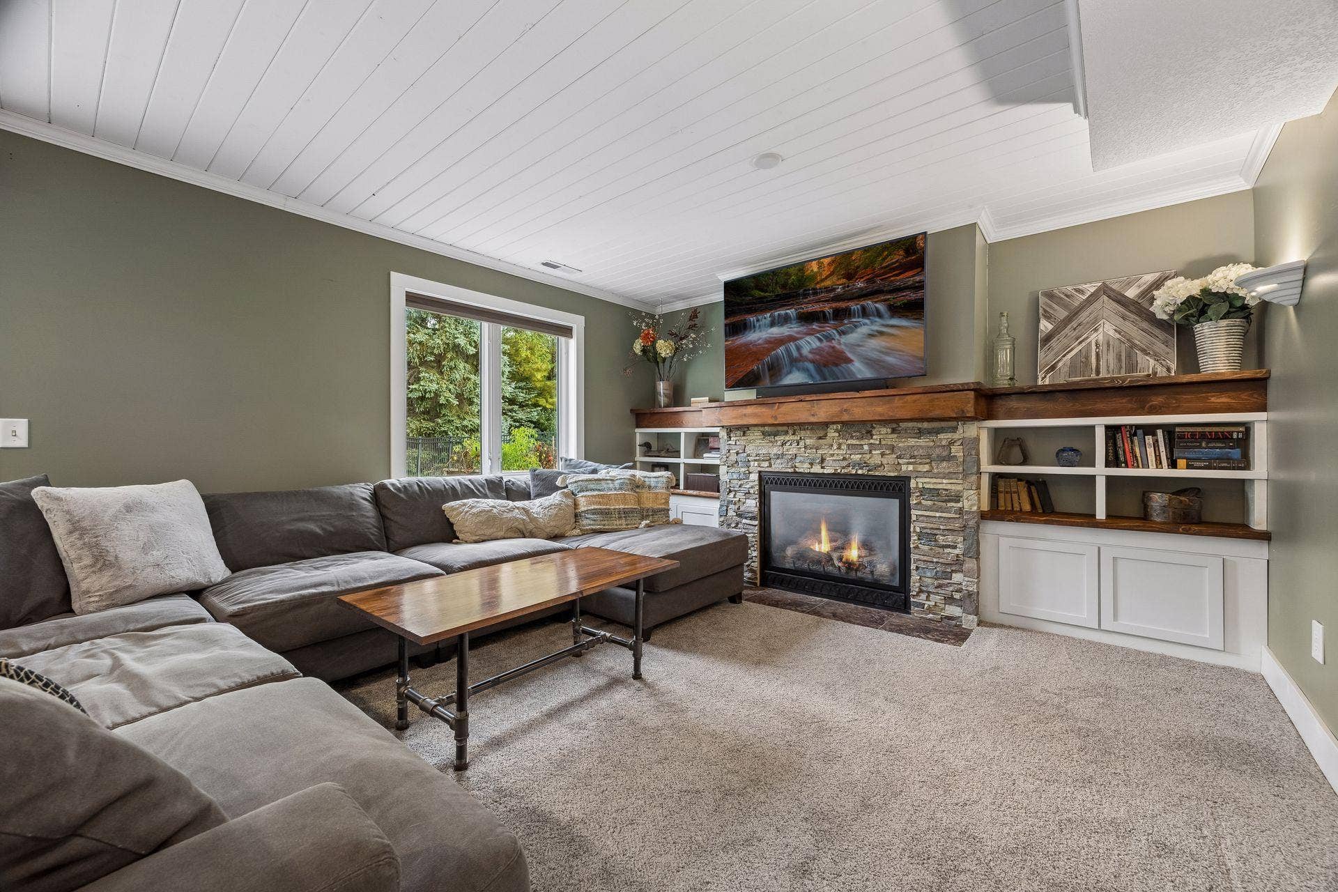 8860 Everest Lane N, Maple Grove, MN 55311